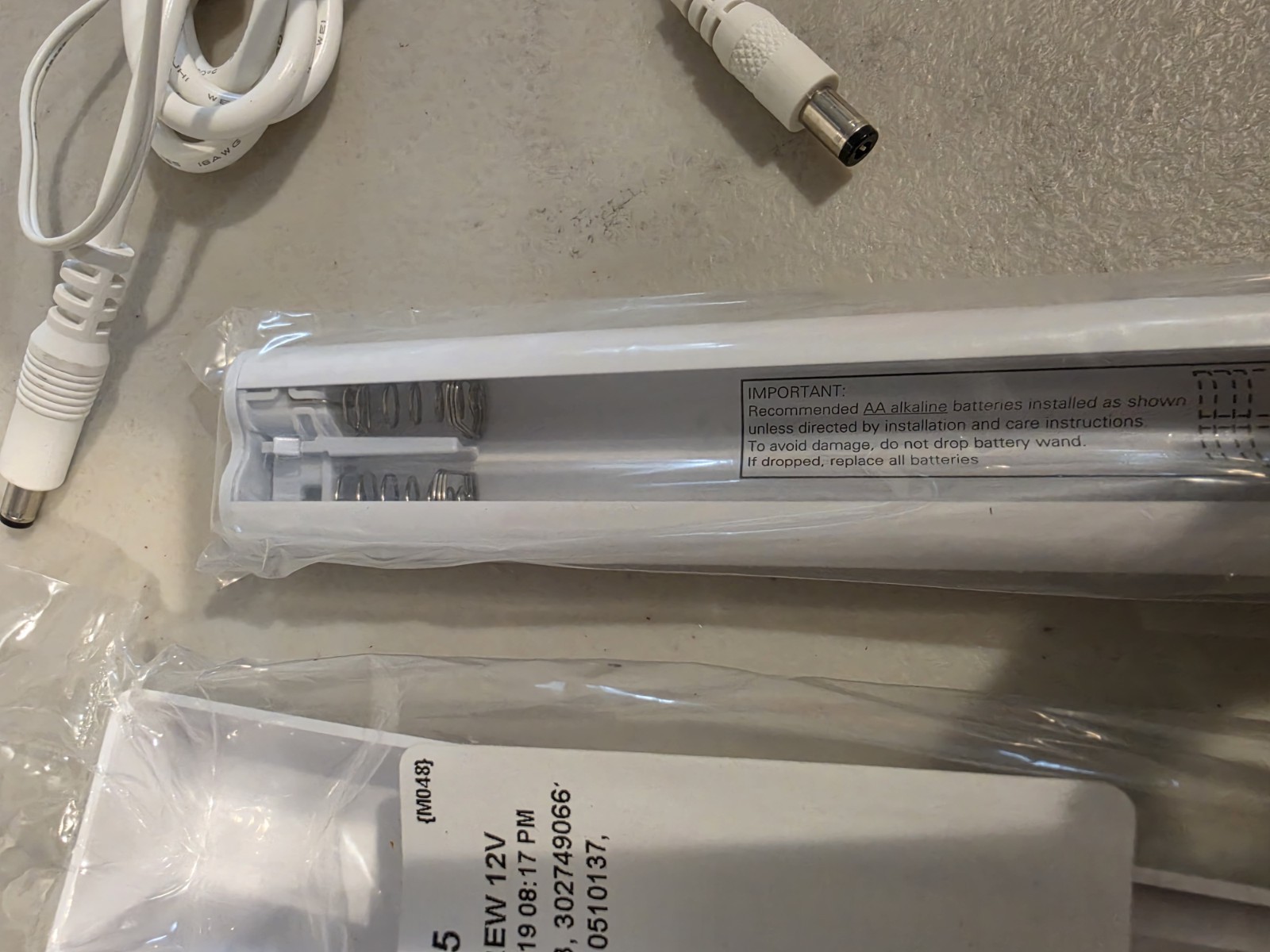 New Hunter Douglas AA Battery Wand 12V, wall bracket & battery cover kit & cord