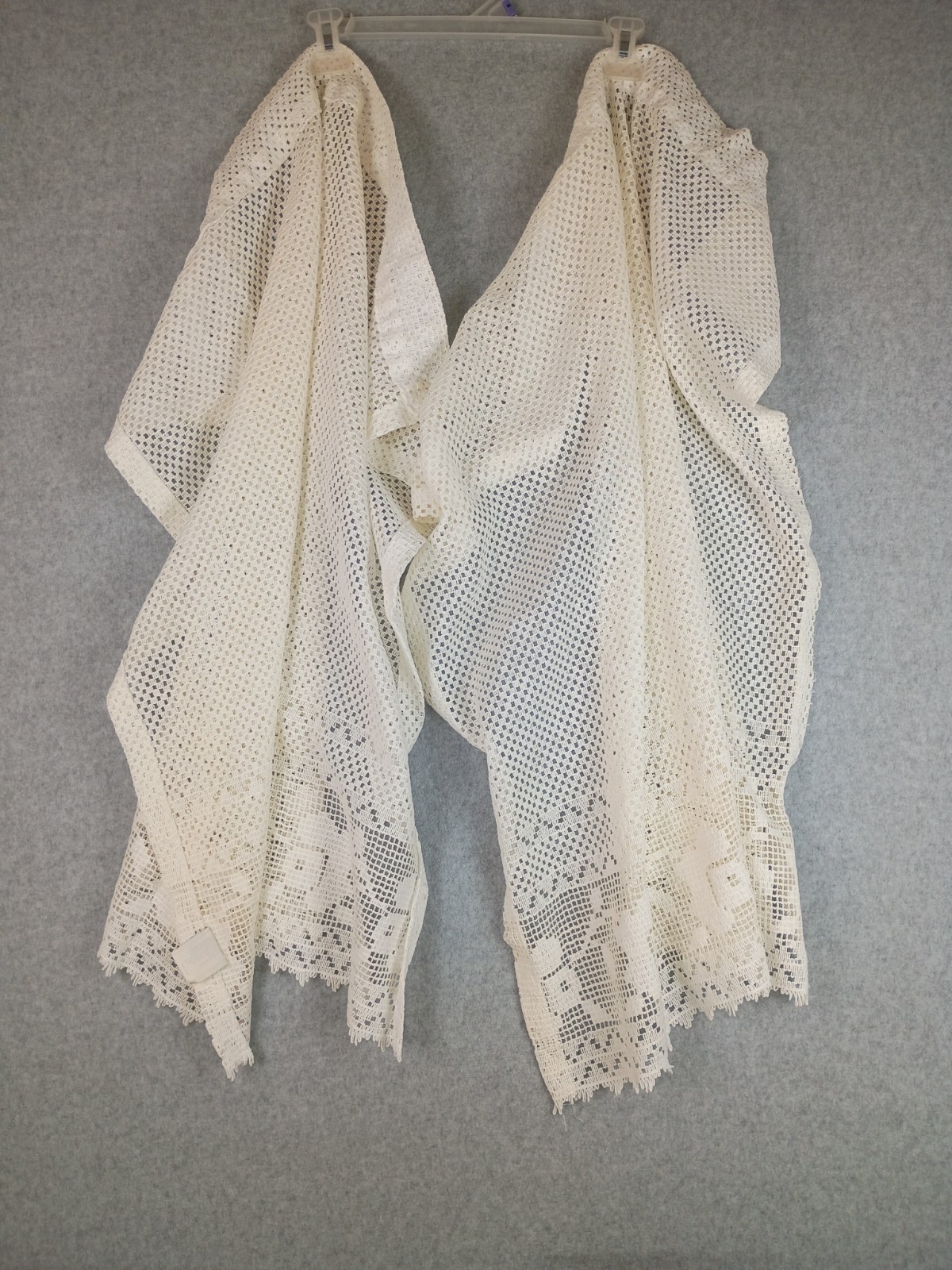 VTG JC Penny Café Curtains, Lace with Floral Edge, 31″ Long, 2 Panels