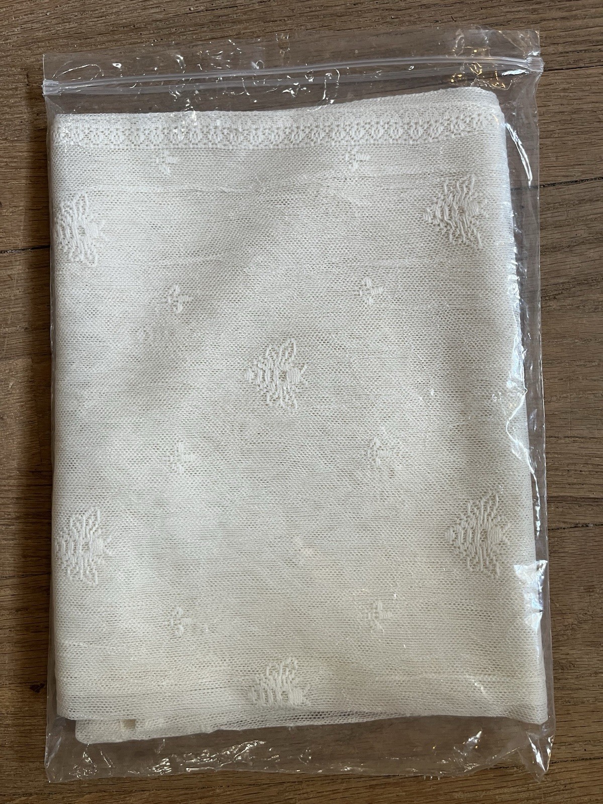 Heritage Lace Bee 45×36” Tier Ecru