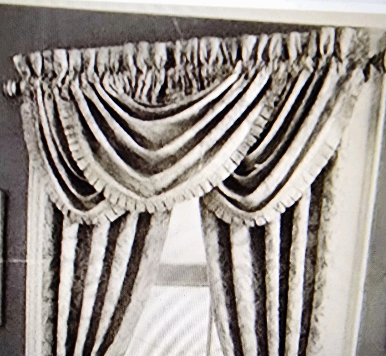 Set Croscill Classics Curtains Drapes 3 WaterFall Valances Damask 85″L