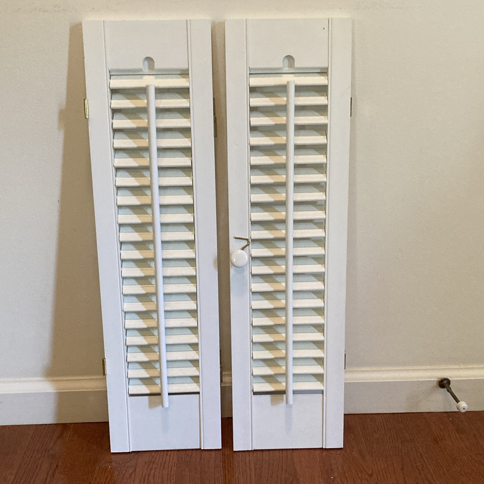 White Wood Full Height Shutter Pair (2 Panels) Visible Tilt Rod