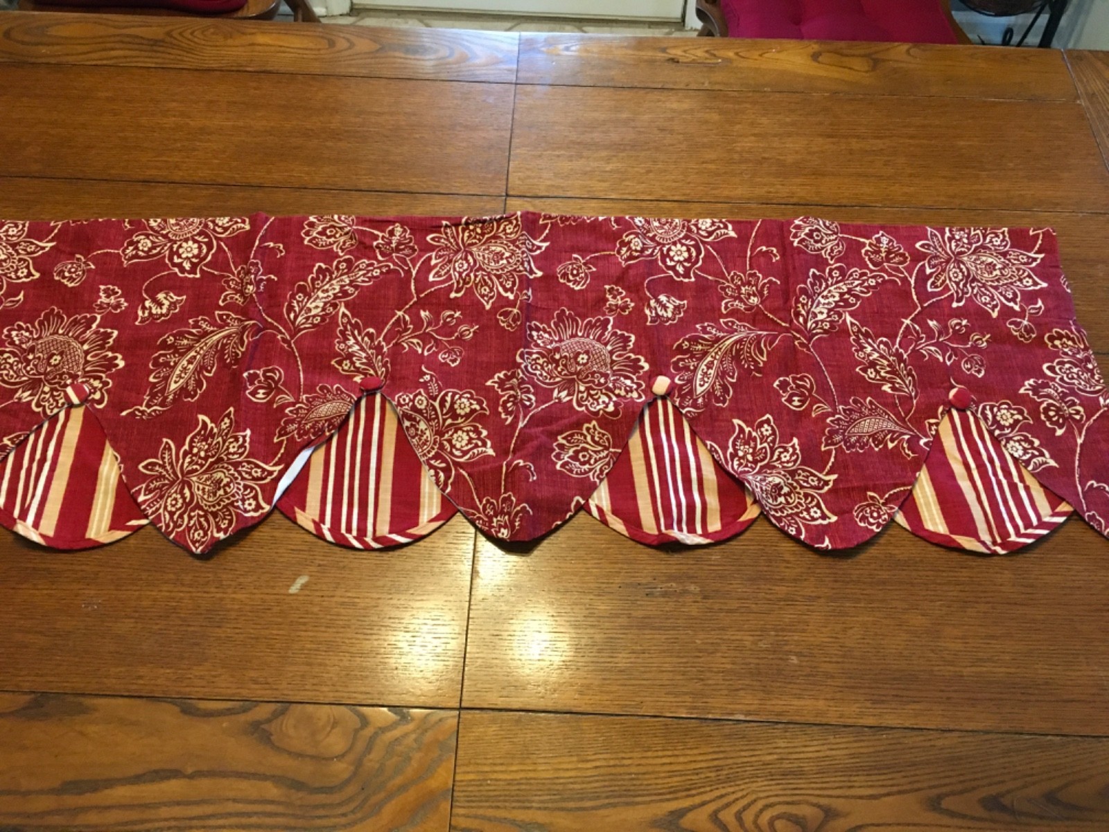 Williamsburg red and cream floral valance with scalloped edge & button accents