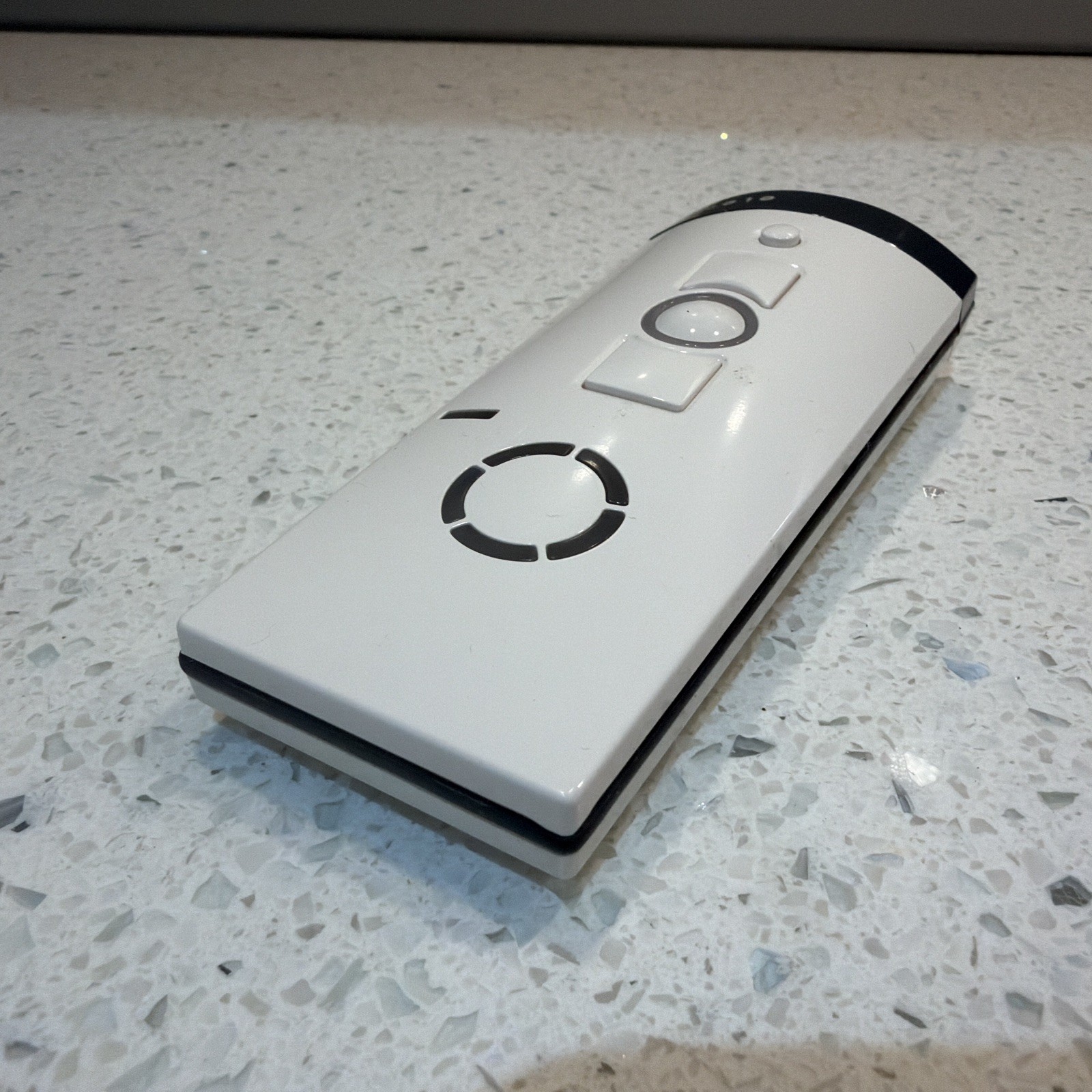Elero Variotel 2 Wireless Handheld Transmitter 5 + 1 Channels, 868 MHz White