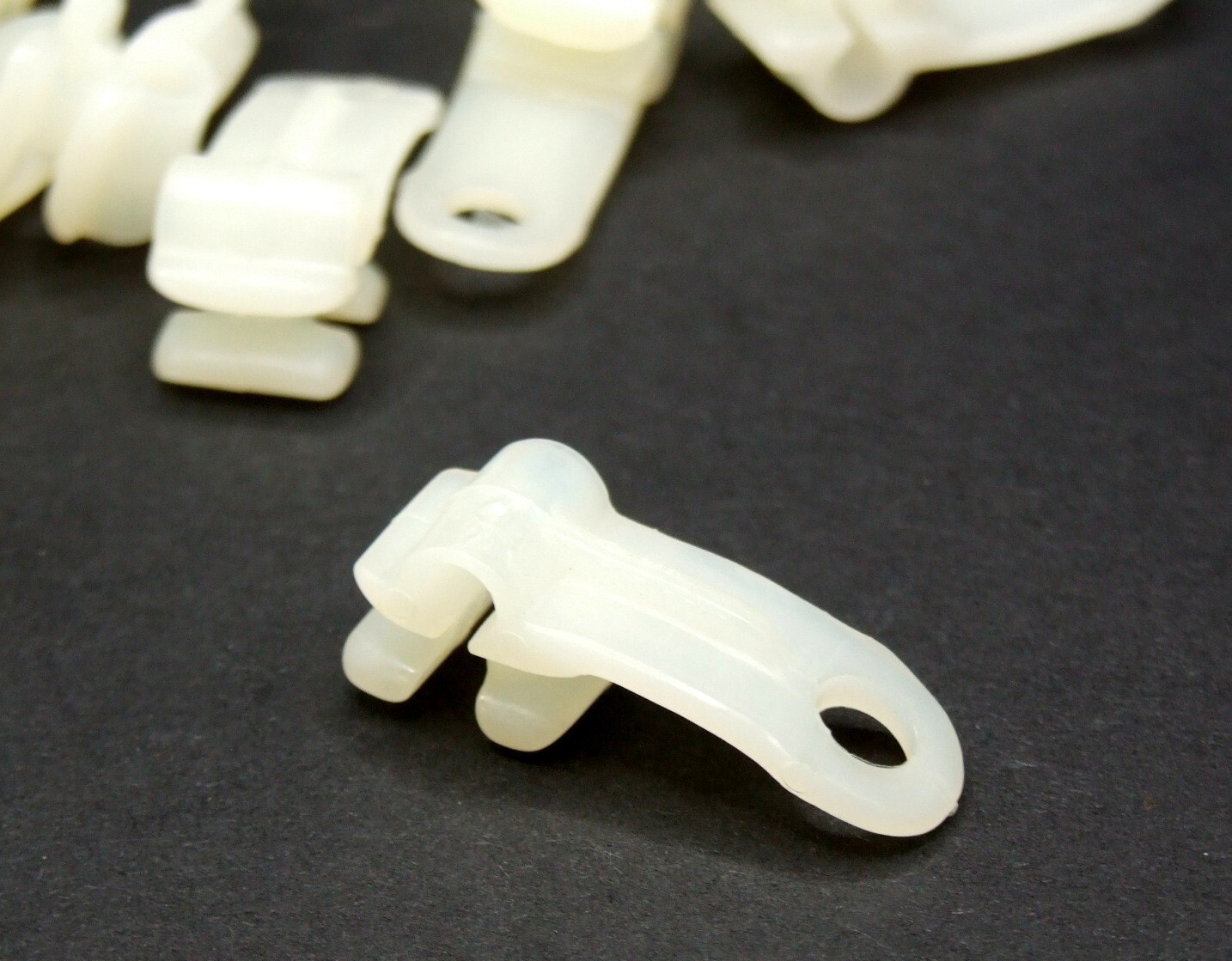 Kirsch 9411.025 Replacement Slides for Empire Traverse Rod 14 Pack