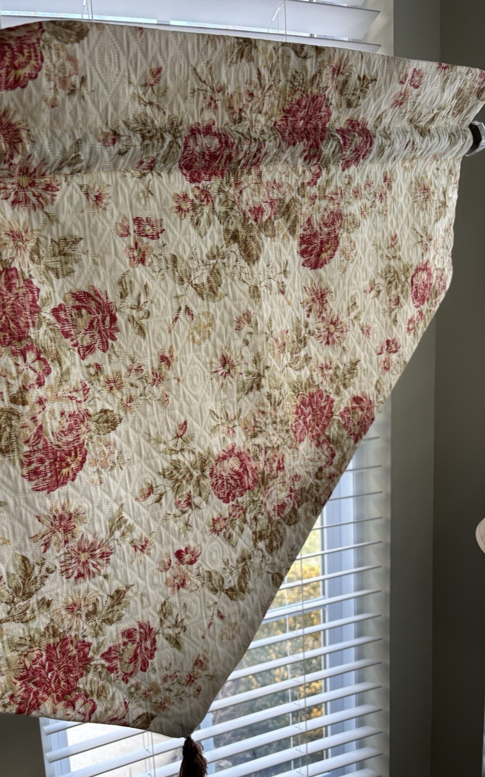 4 floral Ascot Valance window Treatment Red Cream Lined Tassel Handmade 41″x25″