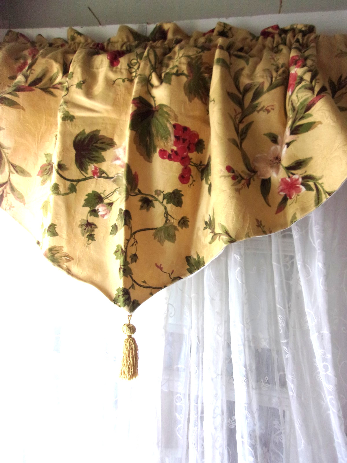 Vtg Waverly Lined Ascot Valance CHIANTI Grapes Floral Gold/Burgundy/Olive 1pc