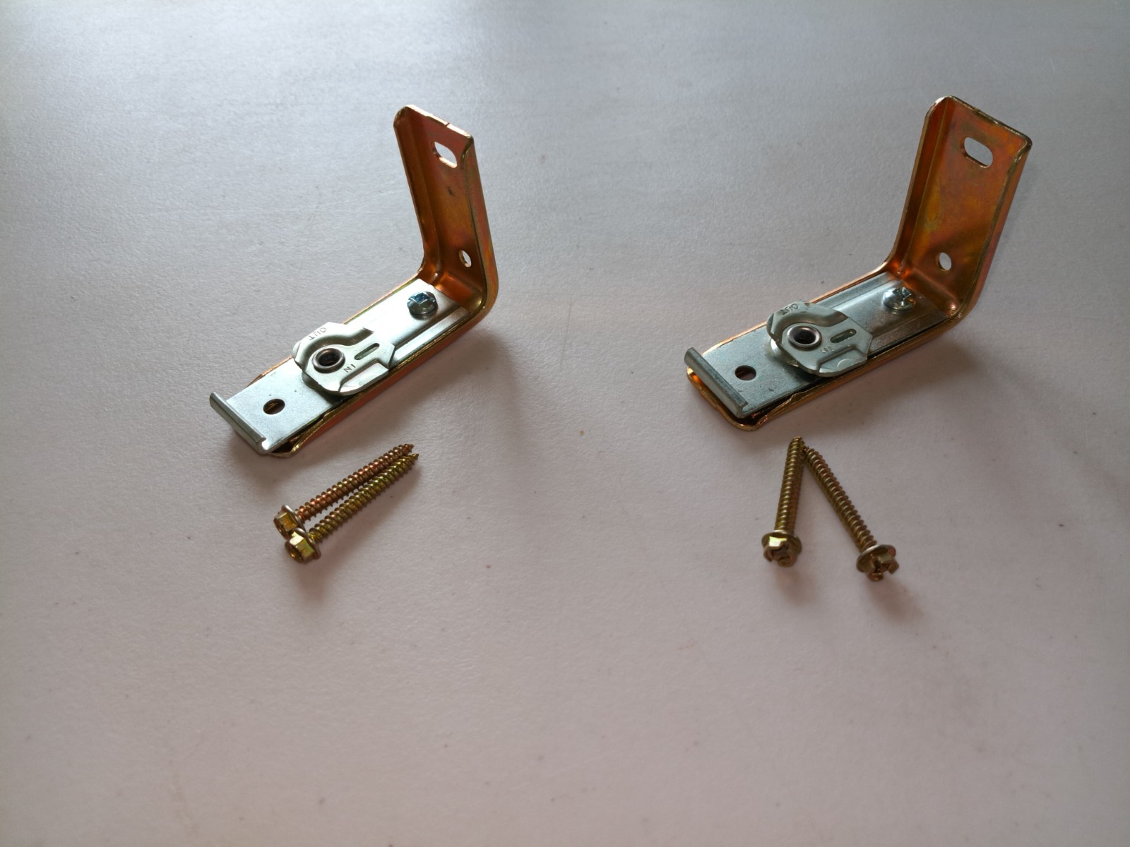 Vtg Kirsch decorative traverse rod brackets 51545SX.92 & screws. 1 pair. 513
