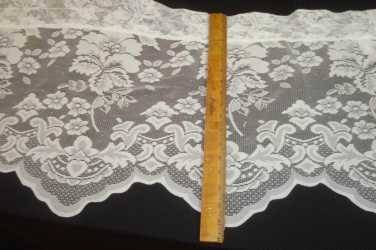 ONE LACE Roses VALANCE Scalloped bottom White polyester 60″ x 17″ long