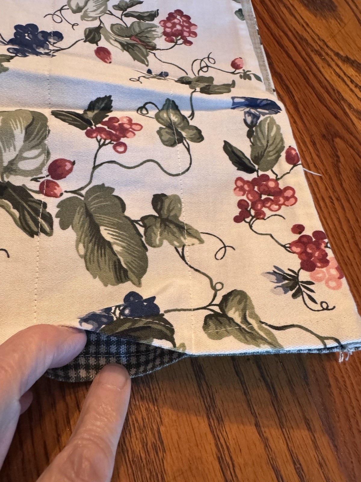 Waverly Valance Orchard Trail Scalloped Green Gingham Grapes Check 74 x 16″ FrSh