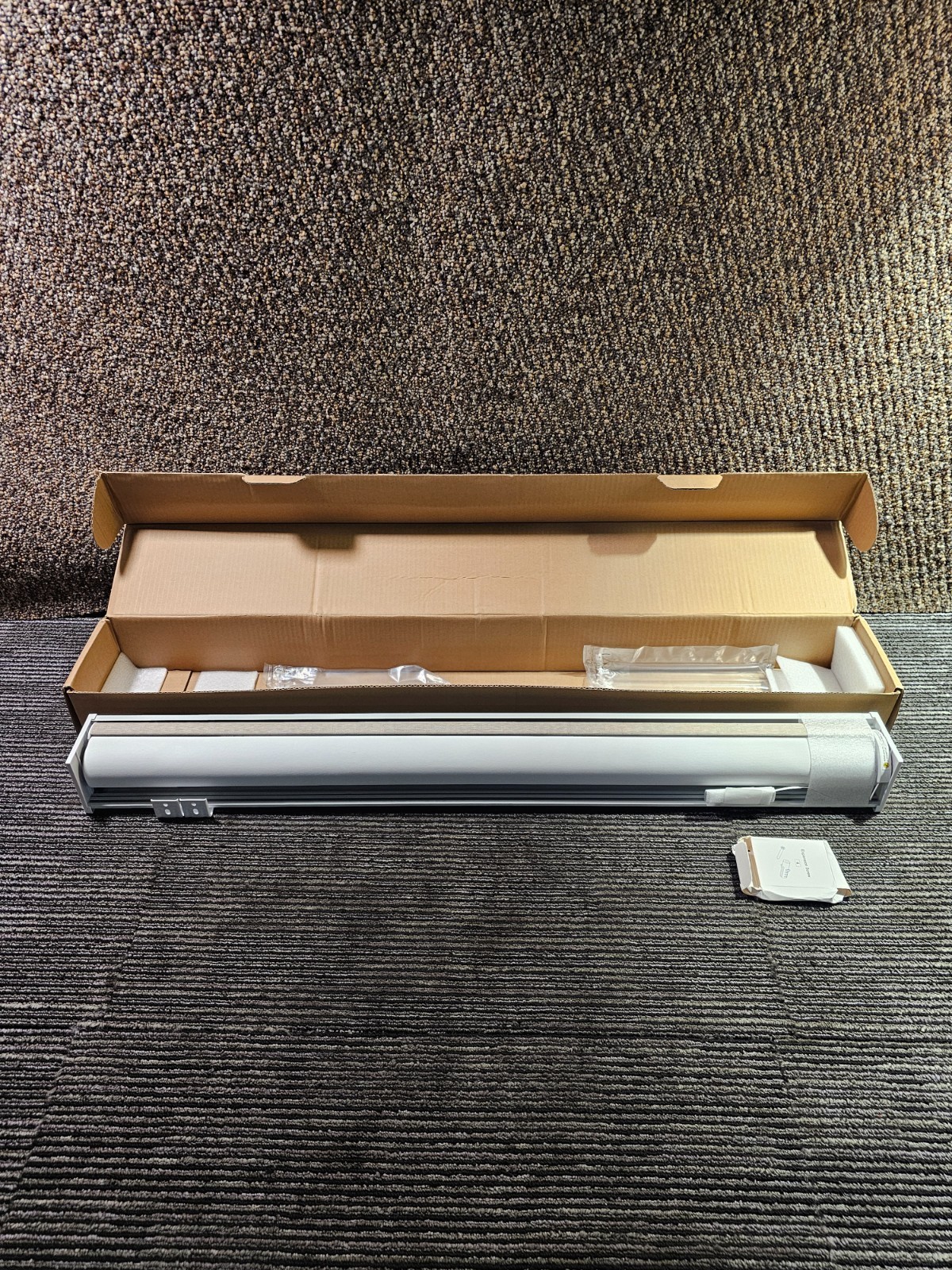 Smartwings 34-3/4″x 70-5/8″ Caramel Motorized Roller Shade 100% Blackout Linen