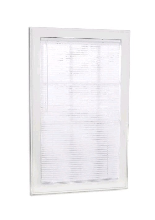 Project Source Room Darkening 1-in Slat Width 32-in x 64-in Cordless White Vinyl