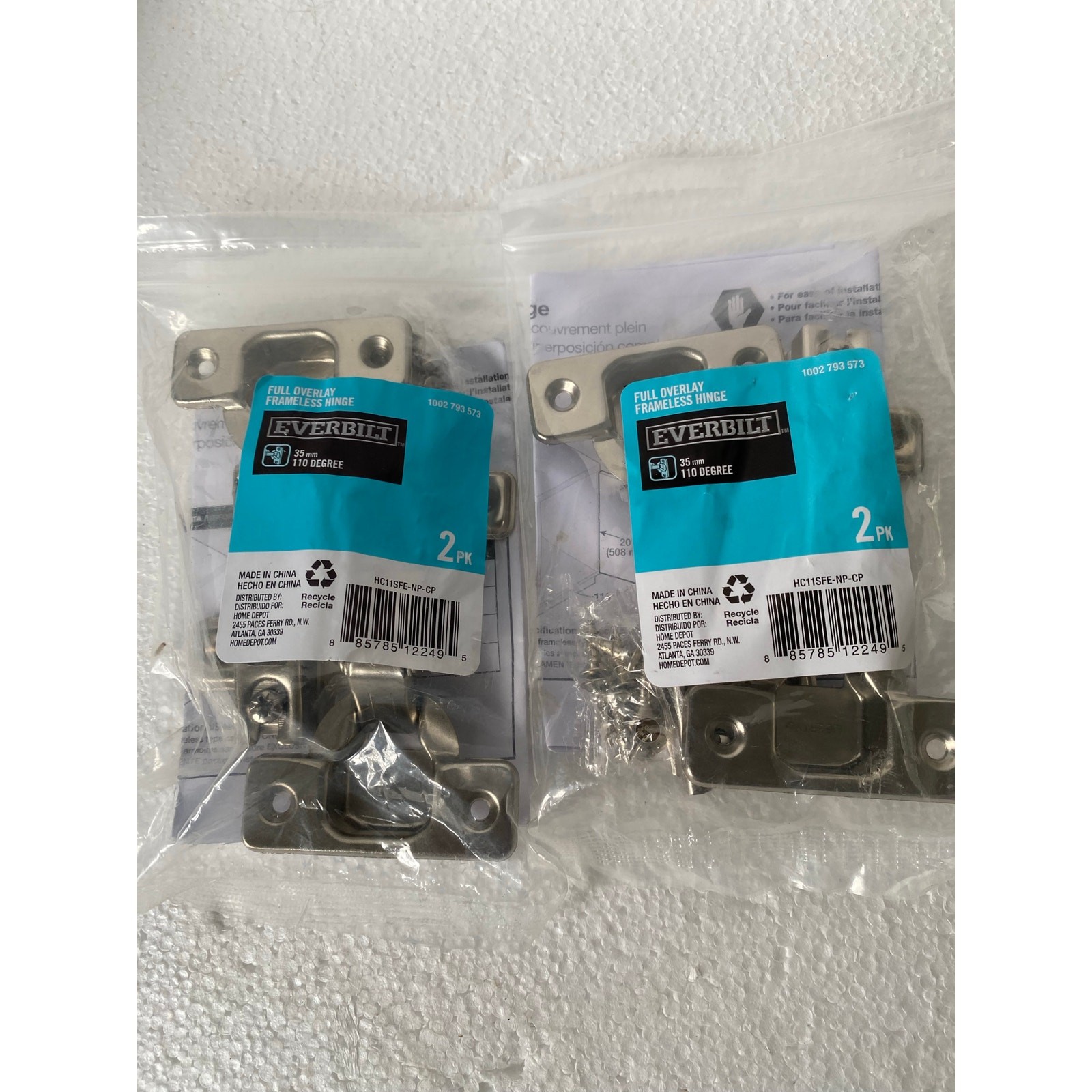Everbilt 35 mm 110-Degree Full Overlay Frameless Hinges, sold in a 2-pack.