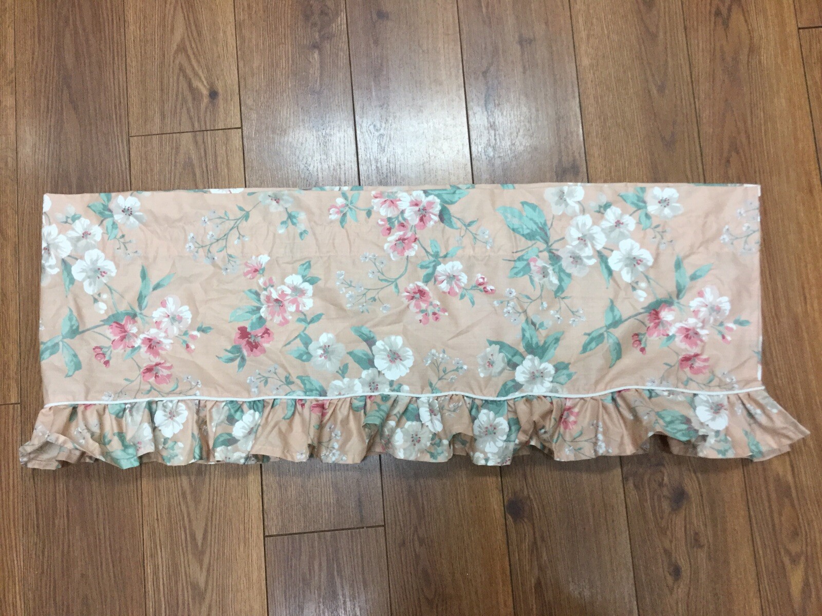 FLORAL VALANCE PEACH GREENS PINK WHITE RUFFLE PIPING 66″ X 12″ COUNTRY COTTAGE