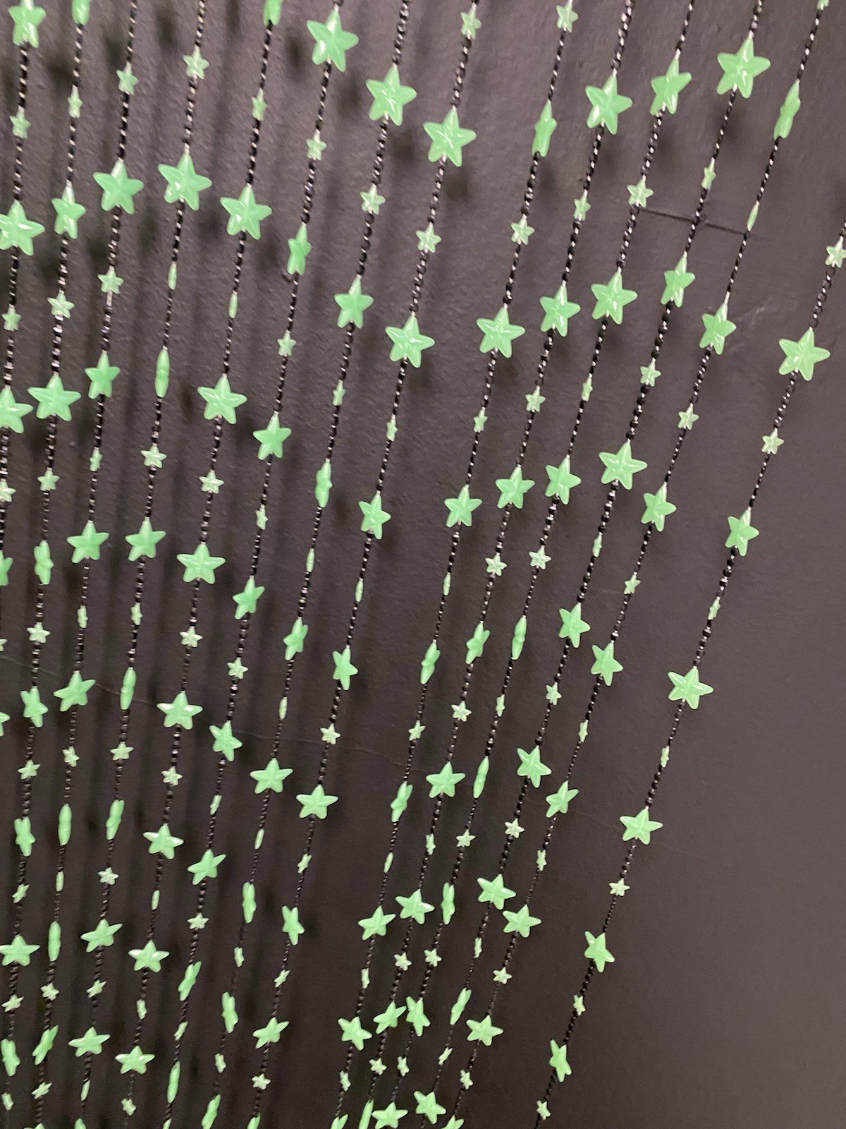 Beaded Curtain Plastic GLOW IN THE DARK Green Stars. Rare Spencer’s? NEW! Wow!