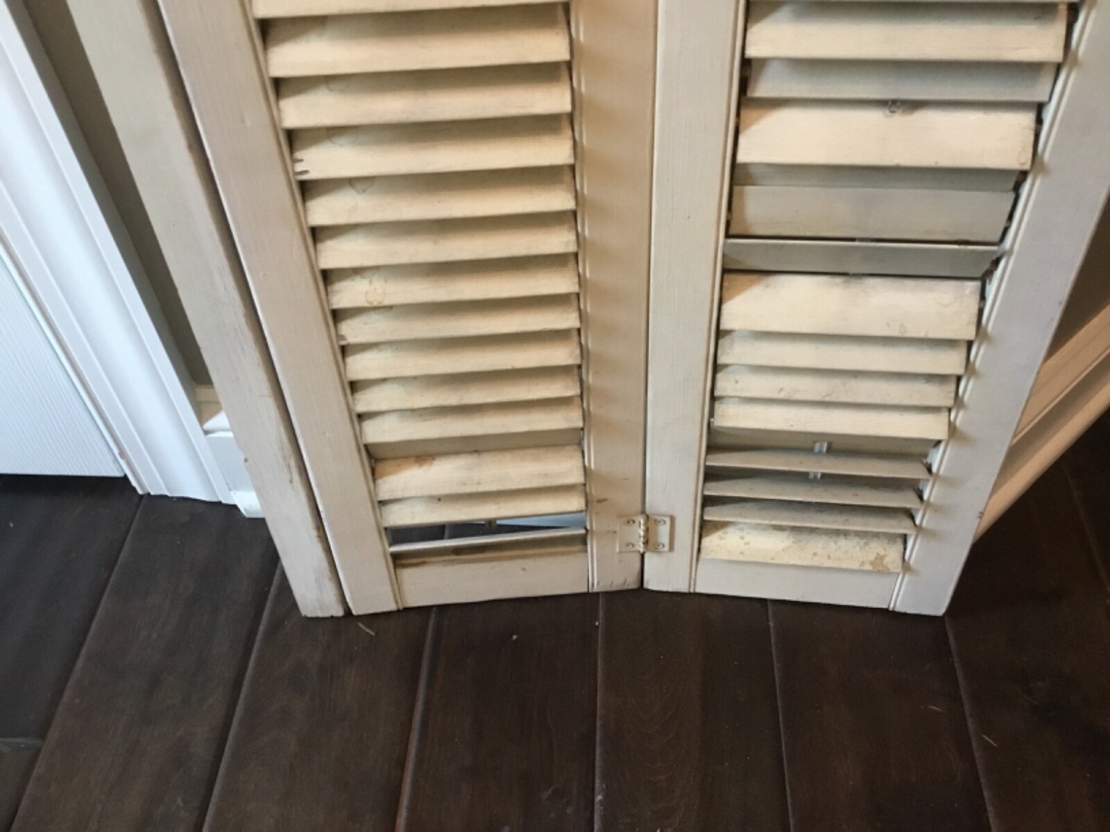 Vtg WINDOW SHUTTER Wooden interior LOUVER Plantation 33.75 Wx 18”T Chippy shabby