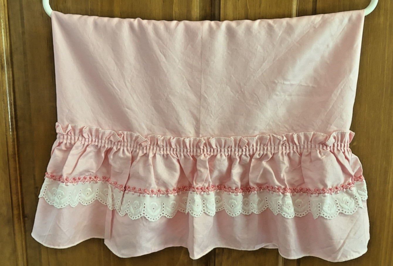 VTg White,Pink tiered Curtain/Ruffles,eyelet lace/pink ribbon/Rod Pocket 32″x23″