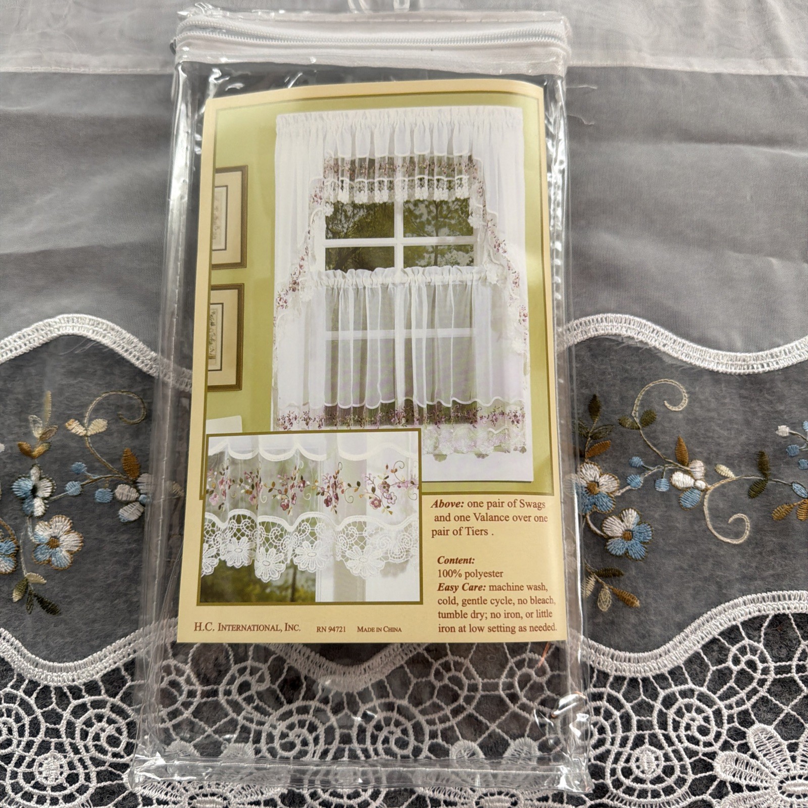 VTG Macrame Organza Valance White/Blue Floral Cottage/Cabin Core 58″W x 14″L NIP