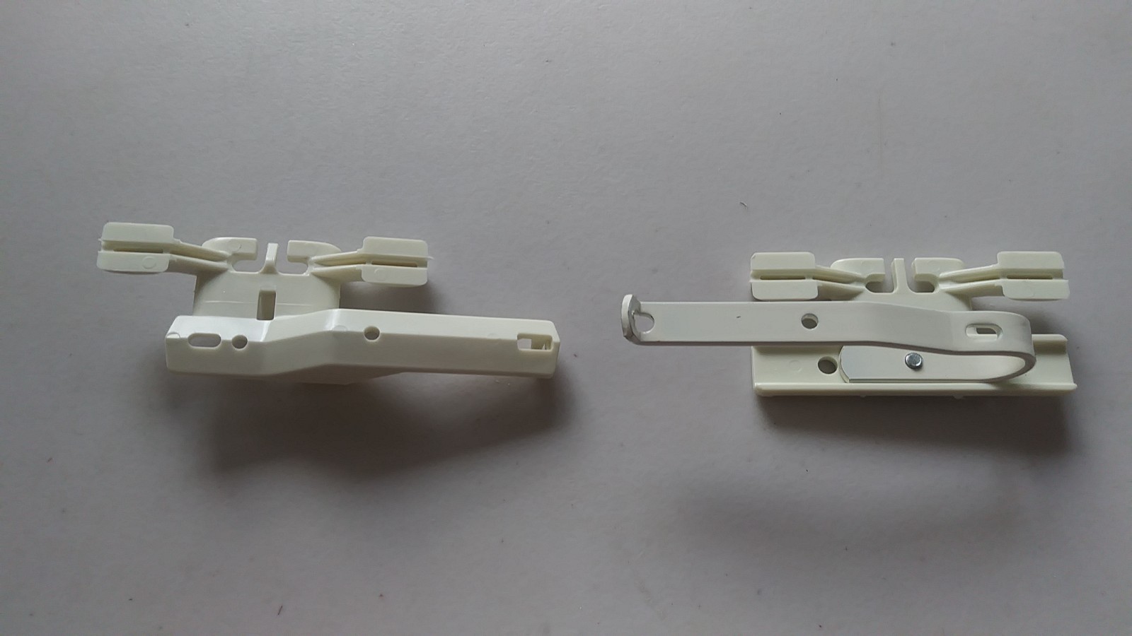 Vintage Kirsch traverse rod master carrier slides set. Off white color. 505