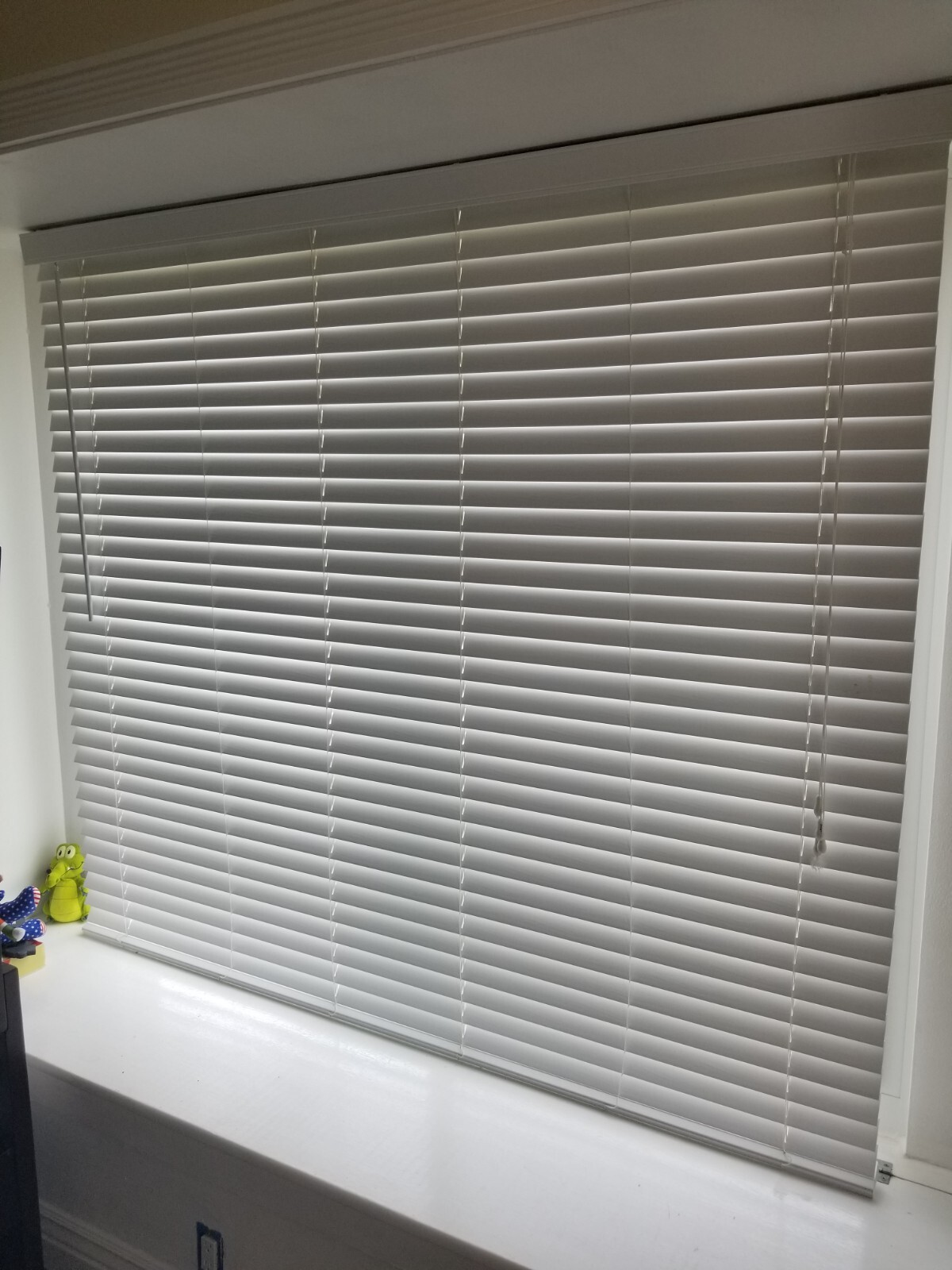 2″ FAUX WOOD BLINDS WHITE PLANTATION STYLE 71.5″ X 64″ GRANDWOOD DESIGNVIEW