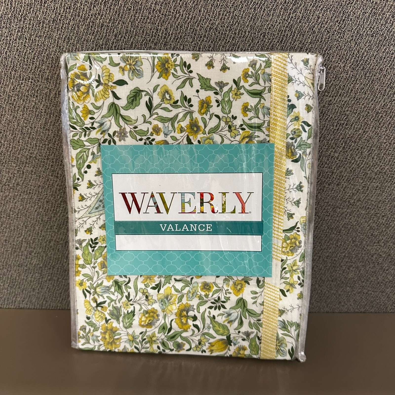 One Waverly Paisley Verveine Spring VALANCE NIP 100% Cotton Poly/Cotton Liner