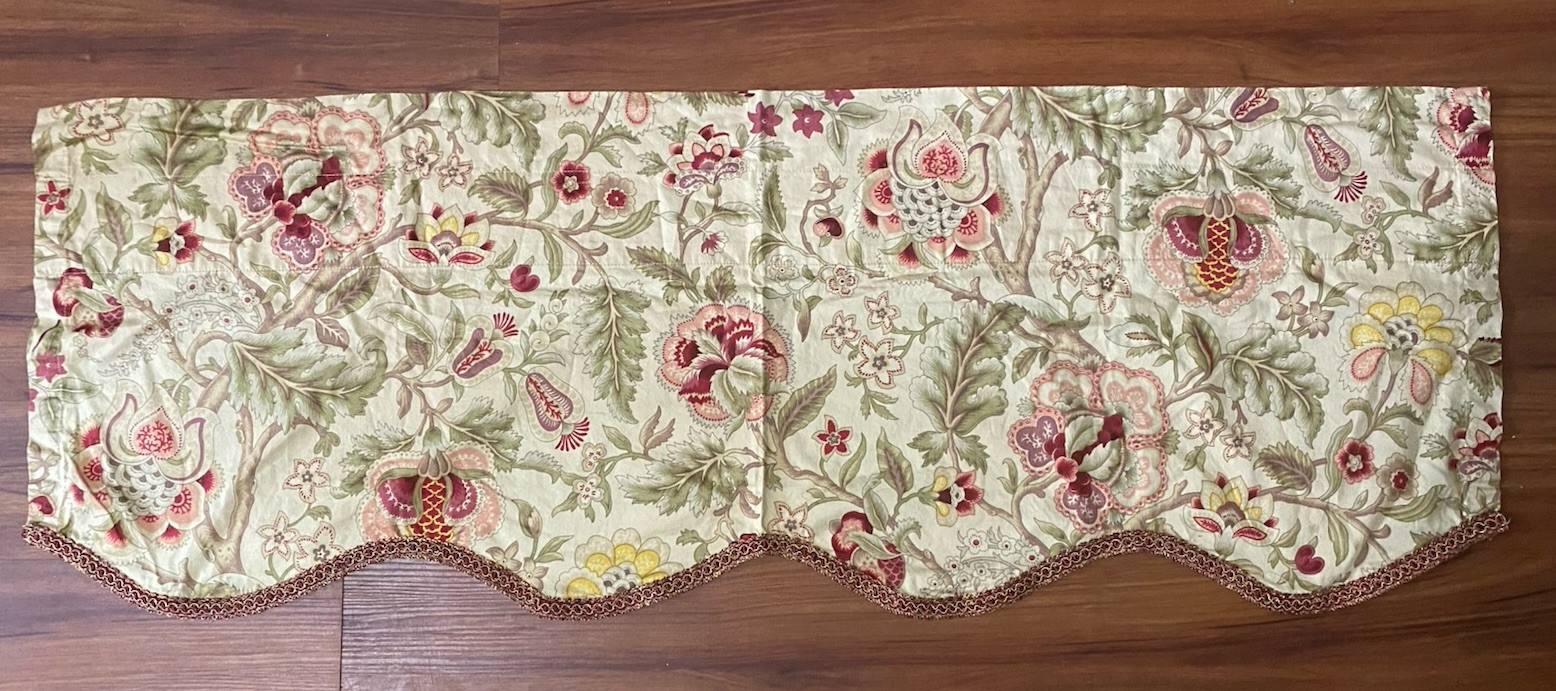 Waverly Imperial Dress Antique Jacobean Floral Scalloped Valance 47” X 17.5”