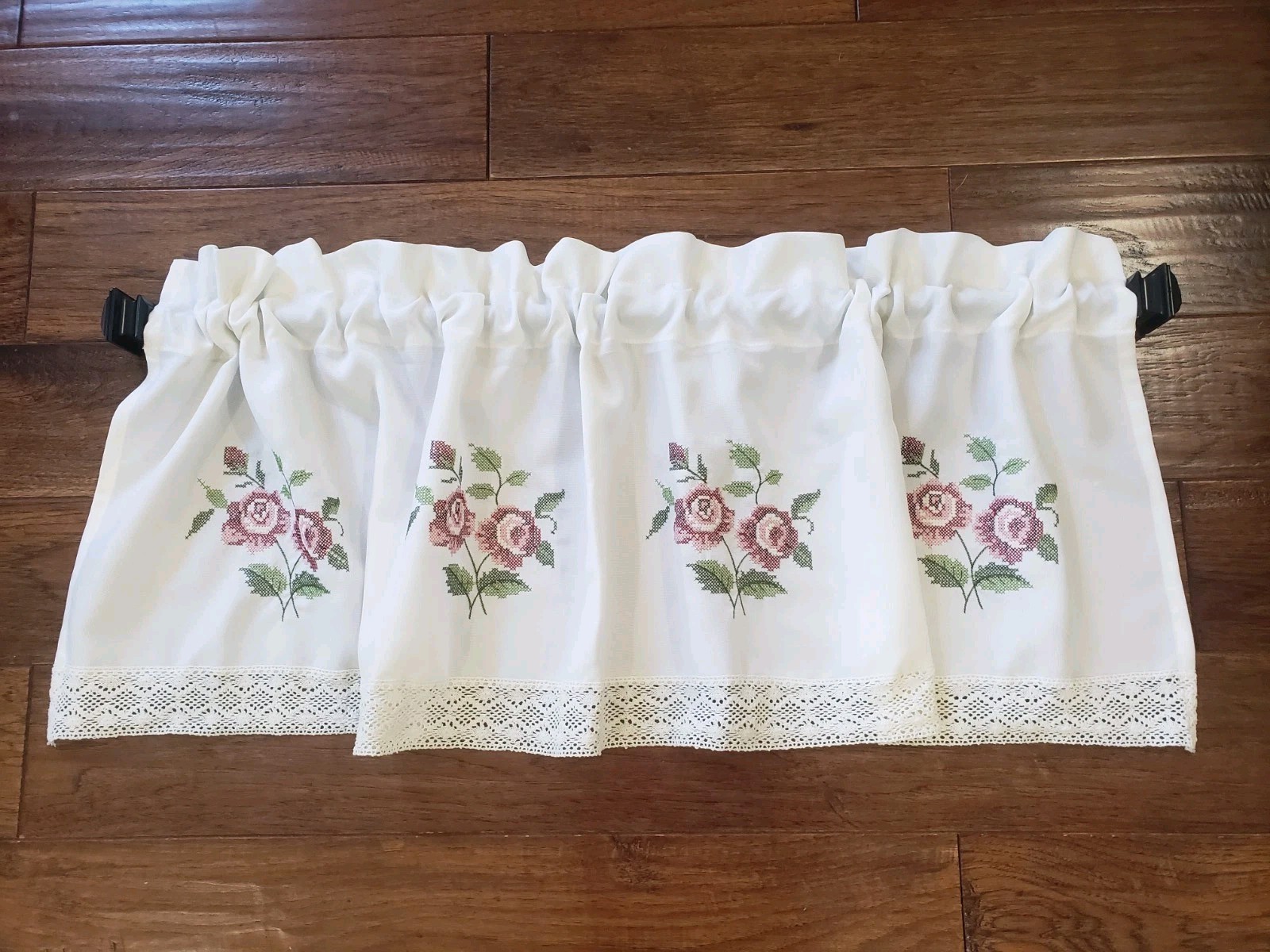 Vintage Embroidered Rose Floral White Window Valance Crochet Edge CottageCore