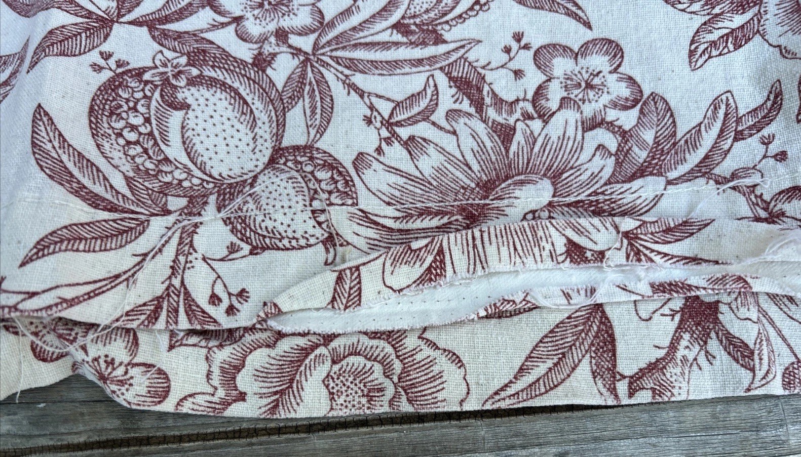 Vintage Red & Cream French Country Pomegranate Toile Drapes Curtains! 44”x 74”