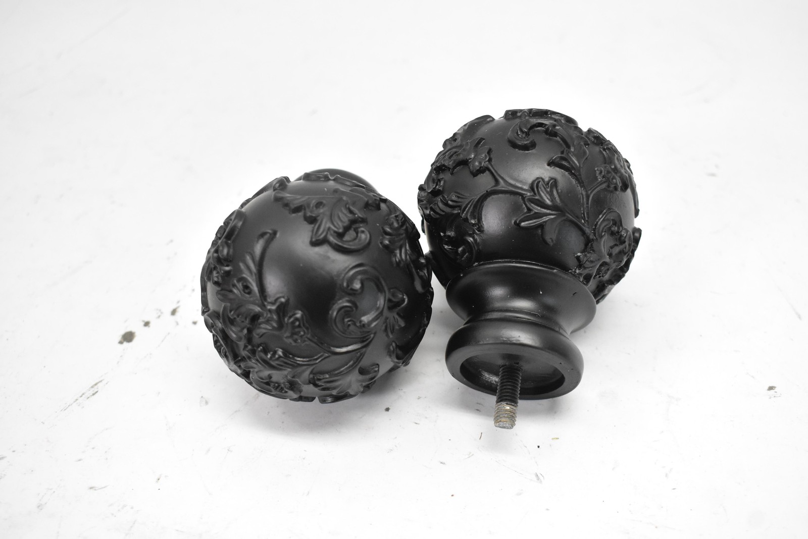 ER1015-03 3672 Finials Black Cast Aluminum 2 Pack Screw-On Vine 1 Inch
