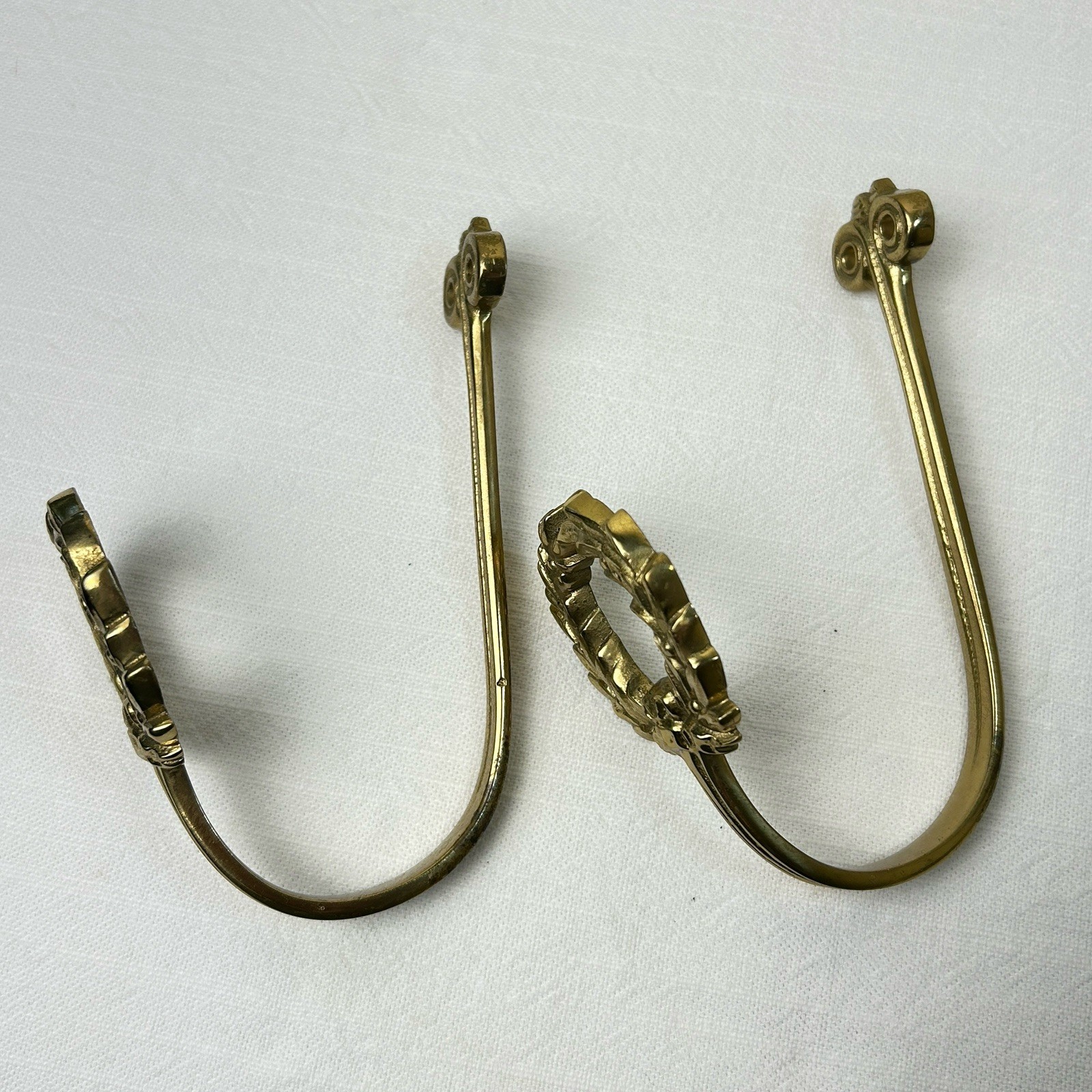 Vintage Gilded Brass Art Deco Laurel Wreath Set of 2 Curtain Tiebacks Holders