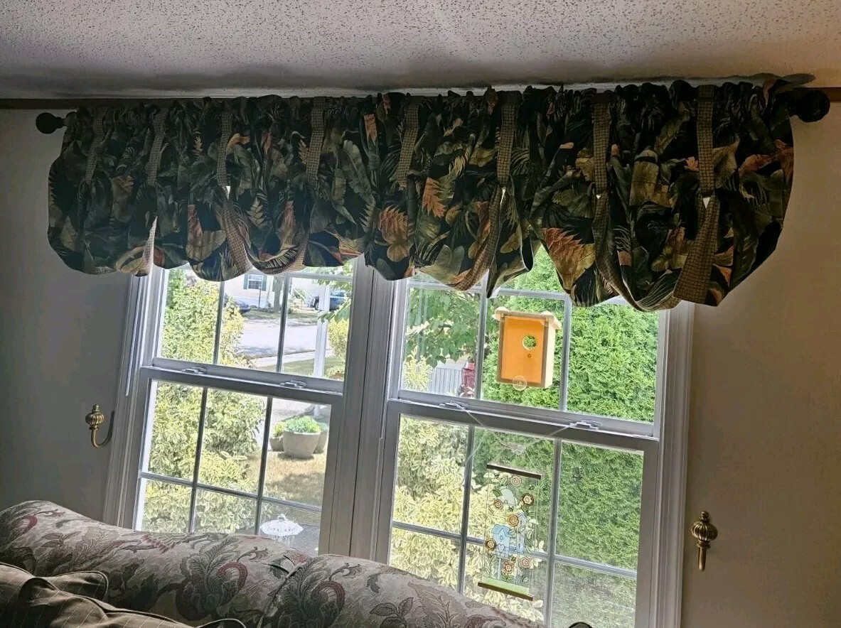 Thomasville 7pc Tahitian Black Sunset Valances 50W X 30H Sunrooms, Cafe Tiki bar