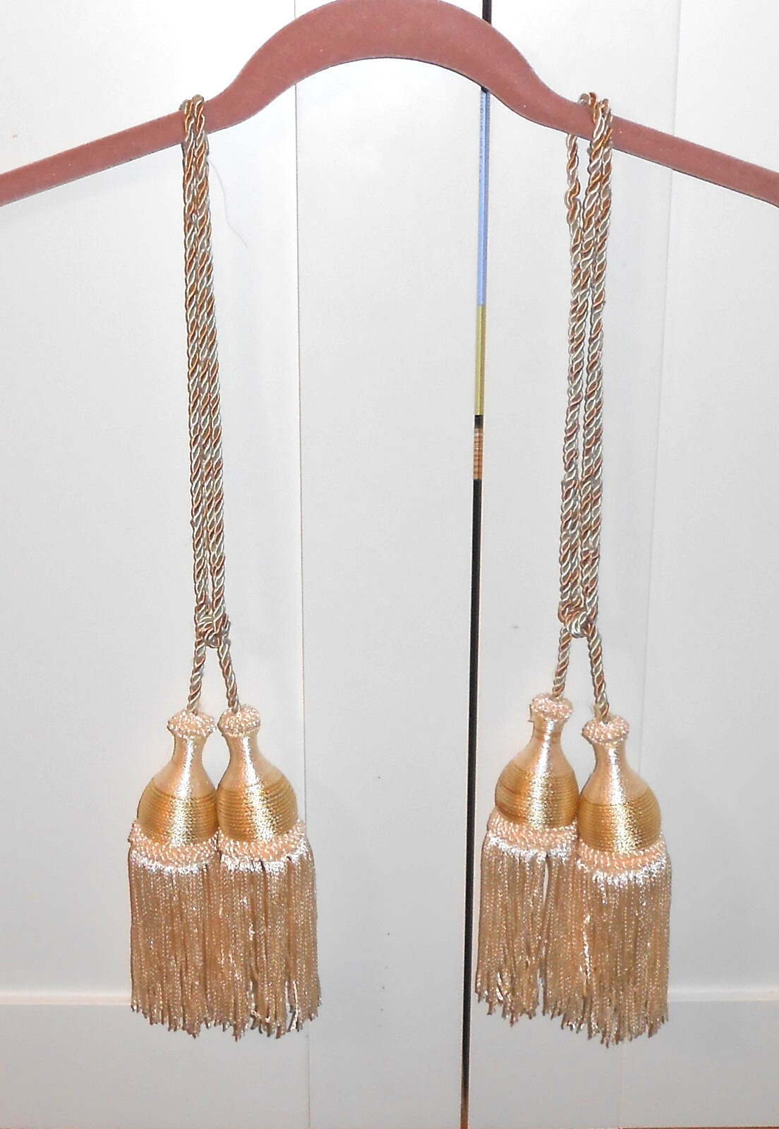 UNBRANDED LIGHT CREME 2 PACK CURTAIN DRAPERY TASSEL ROPE TIE-BACKS