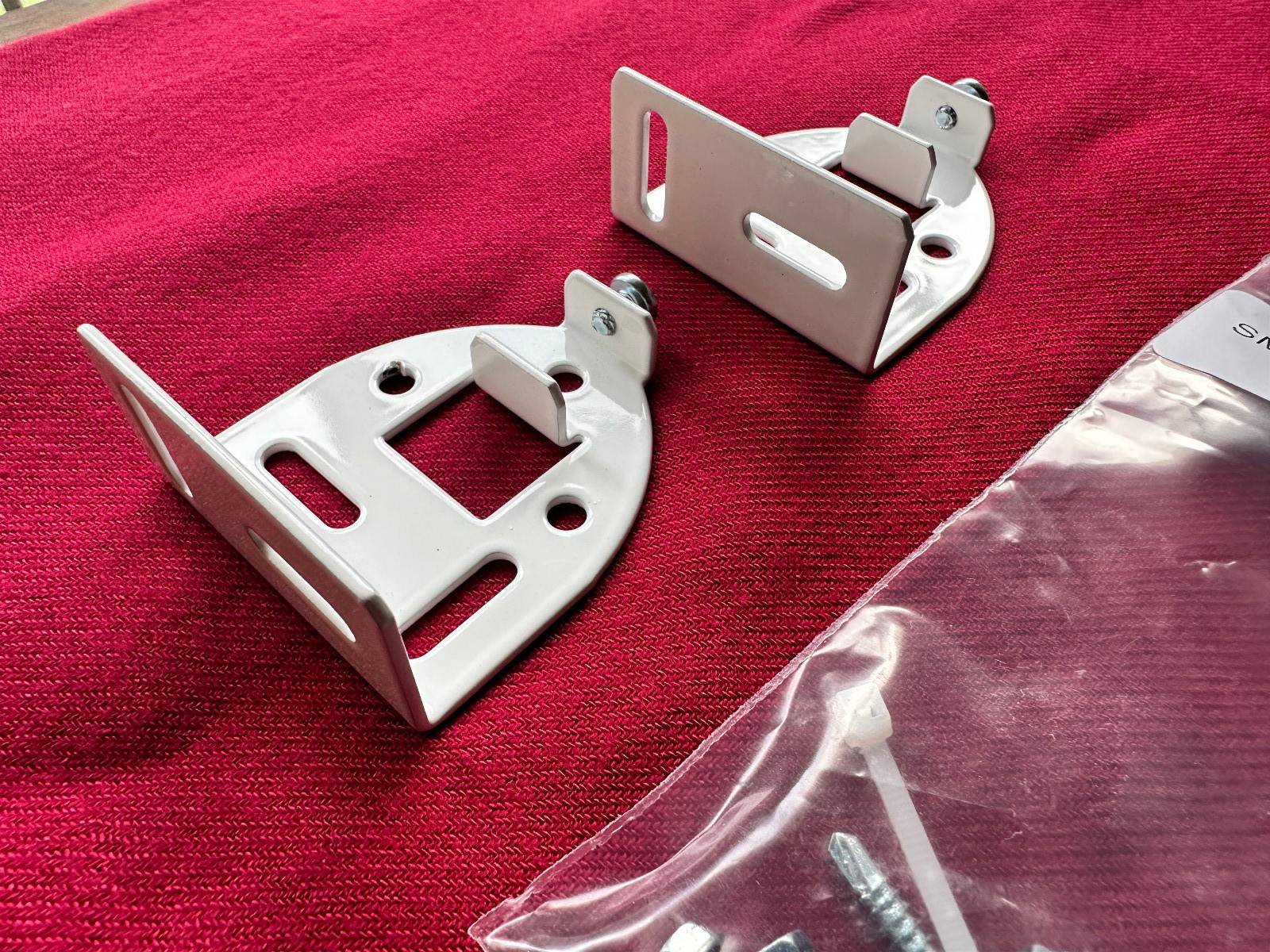 Lutron WIN-BRK-64U Roller 64 Universal Bracket New