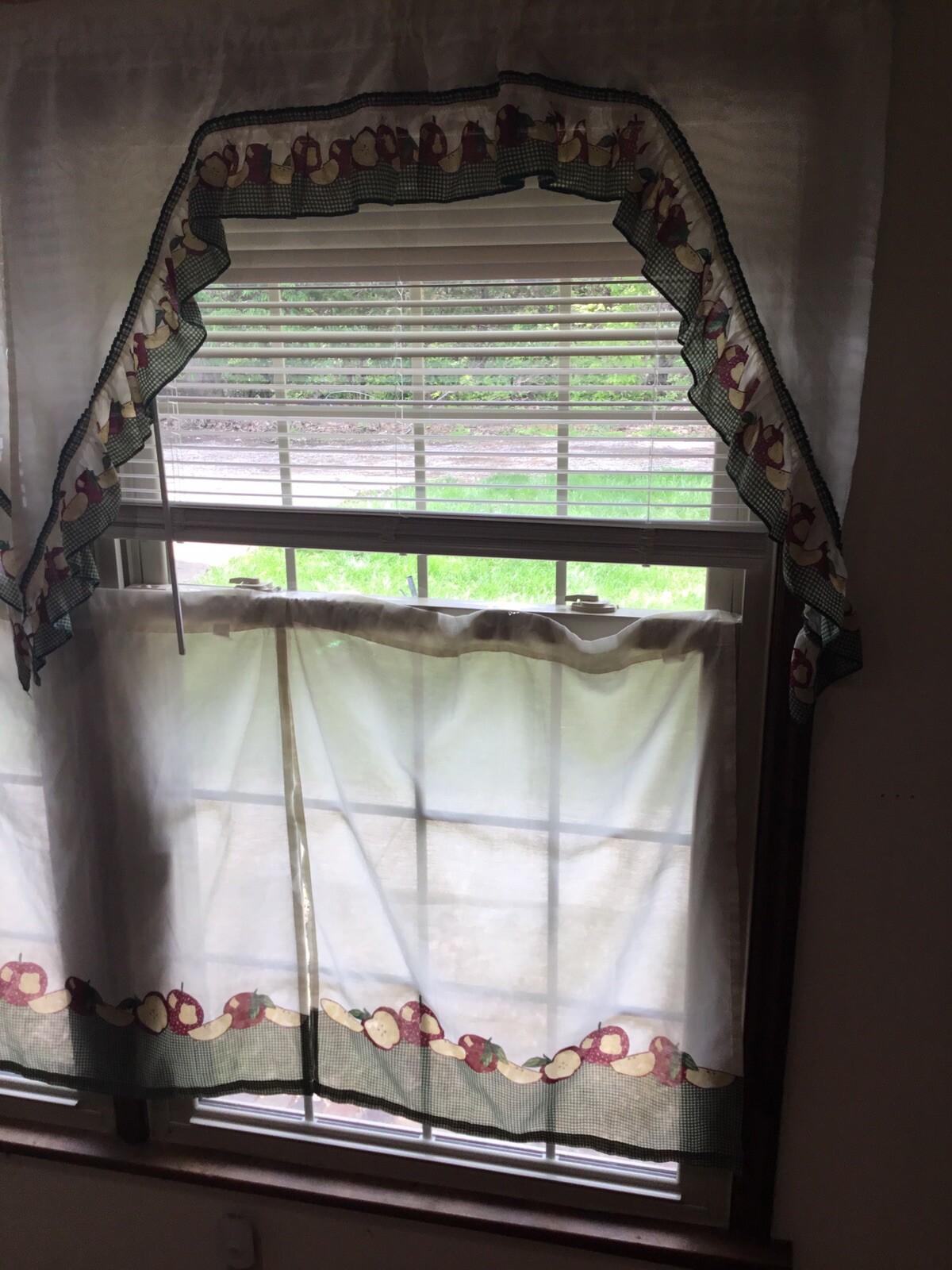 6 Piece Set Apple Curtains – 2 Valance 55×36, 4 Tier 29×36