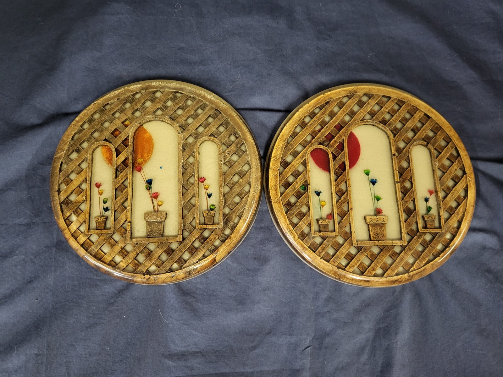 2 Vtg Lucit Flower Through A window One Yellow One Red 8″in Excellent Condition