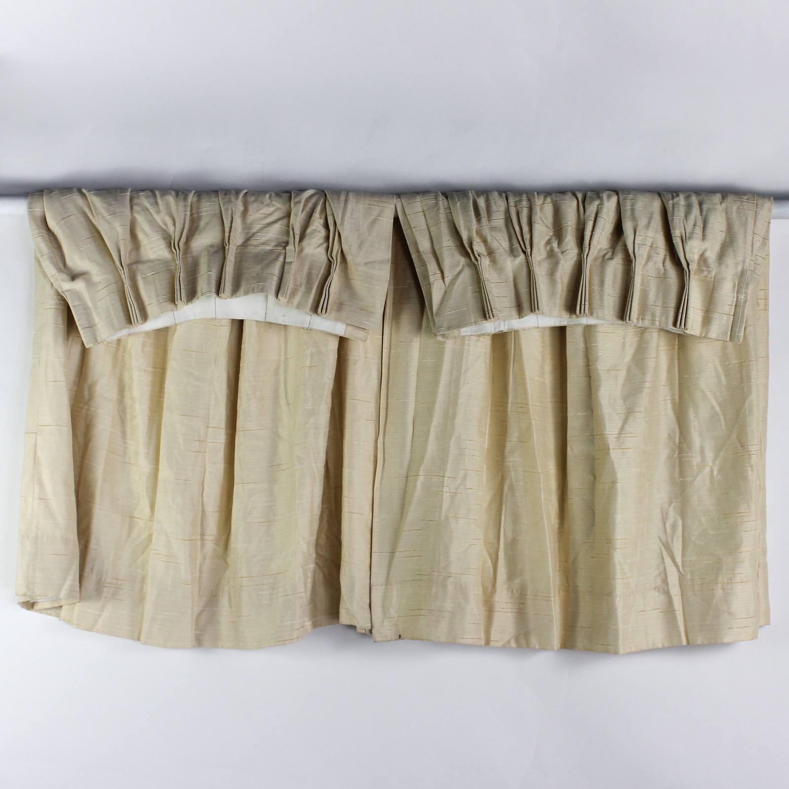 Set Of 2 Matching Unbranded Cream White Lined Fabric Curtains 42″ x 44″