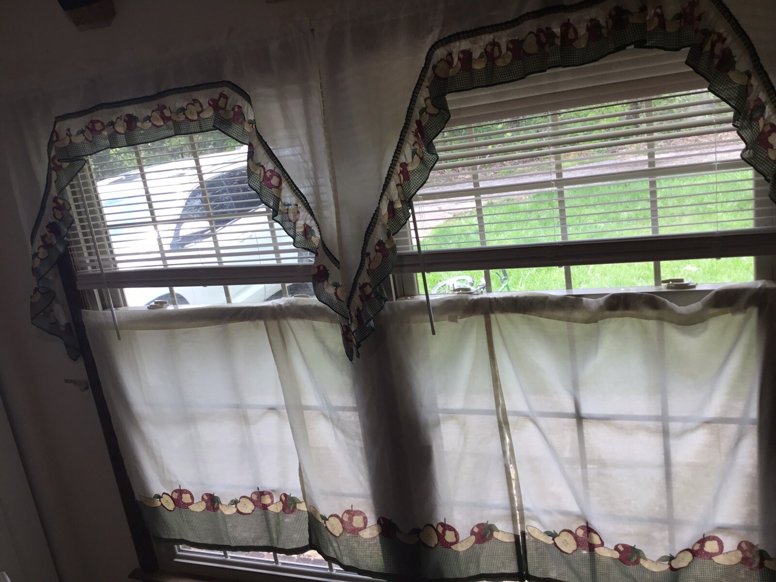 6 Piece Set Apple Curtains – 2 Valance 55×36, 4 Tier 29×36