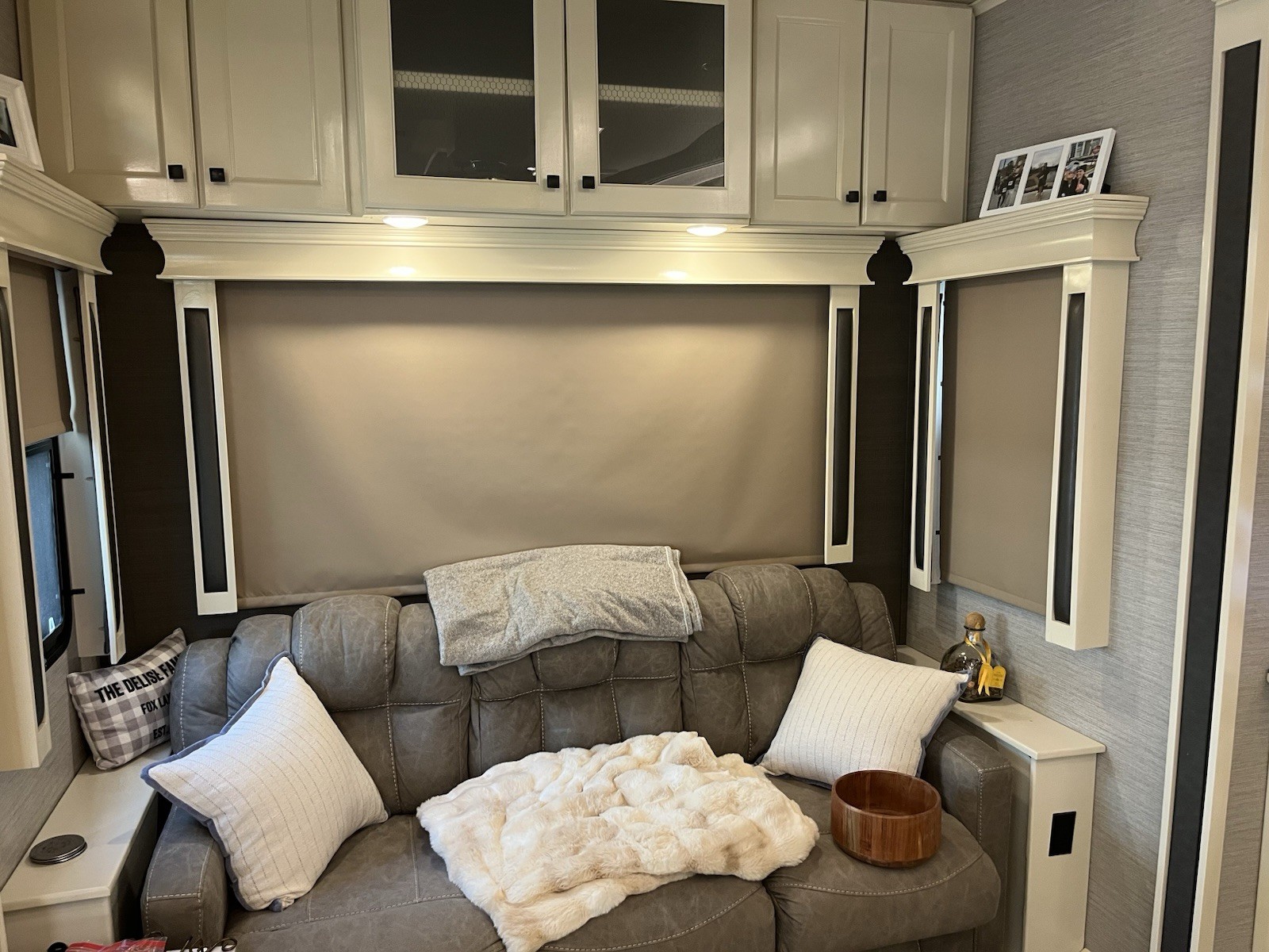Roller Shades (double Roll) Light brown (blackout) Black (see Through Mesh)