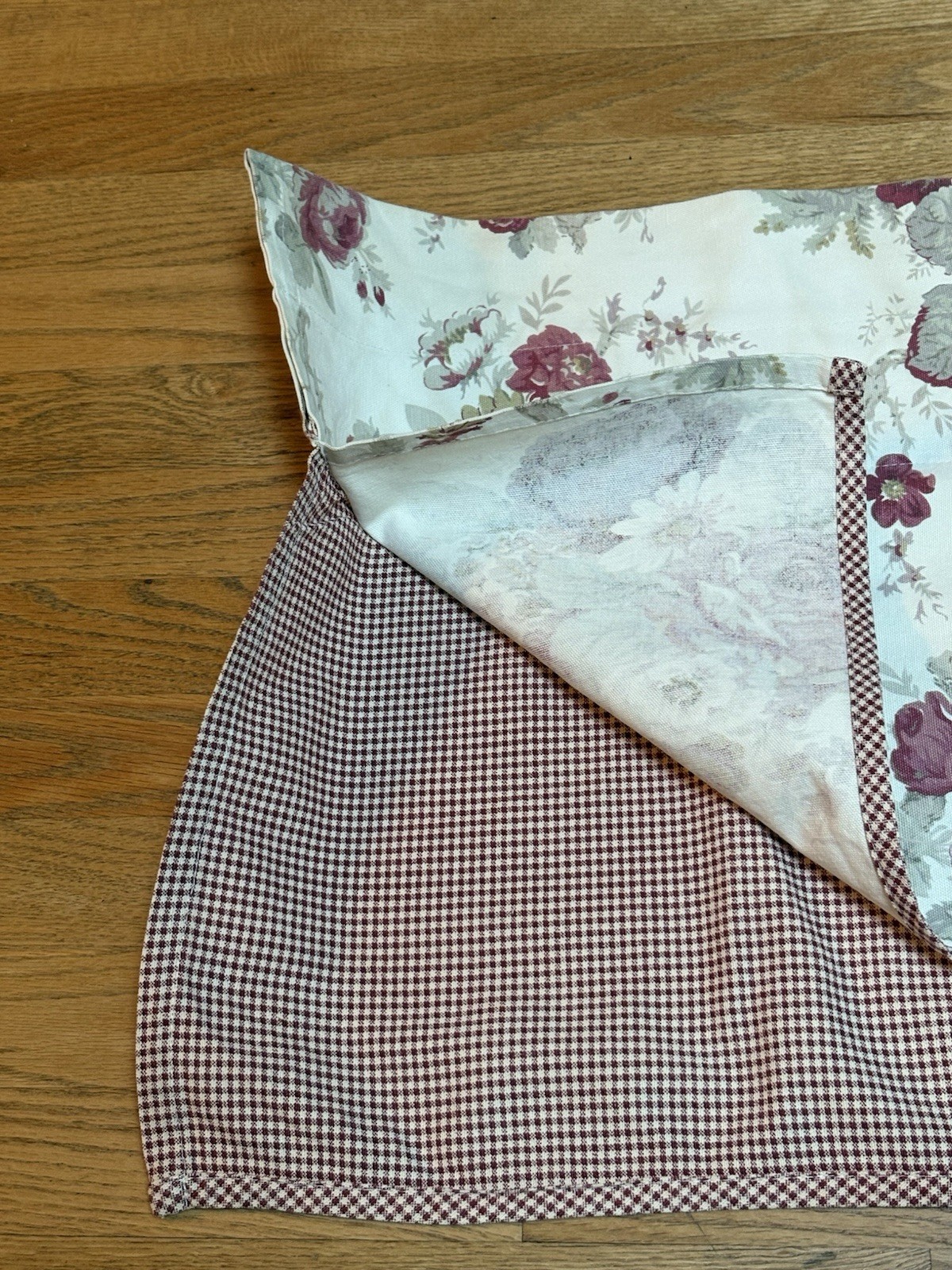 Waverly Garden Room Norfolk Rose Red Gingham Rod Pocket Window Valance