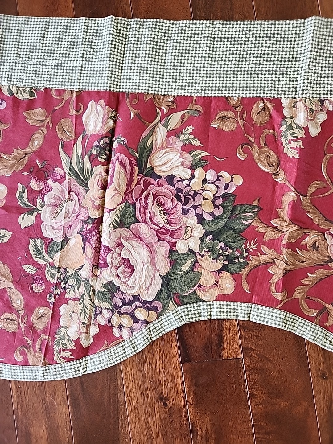 Raymond Waites Tilling Garden DEEP RED Floral Grapes Check Valance 25″x102″