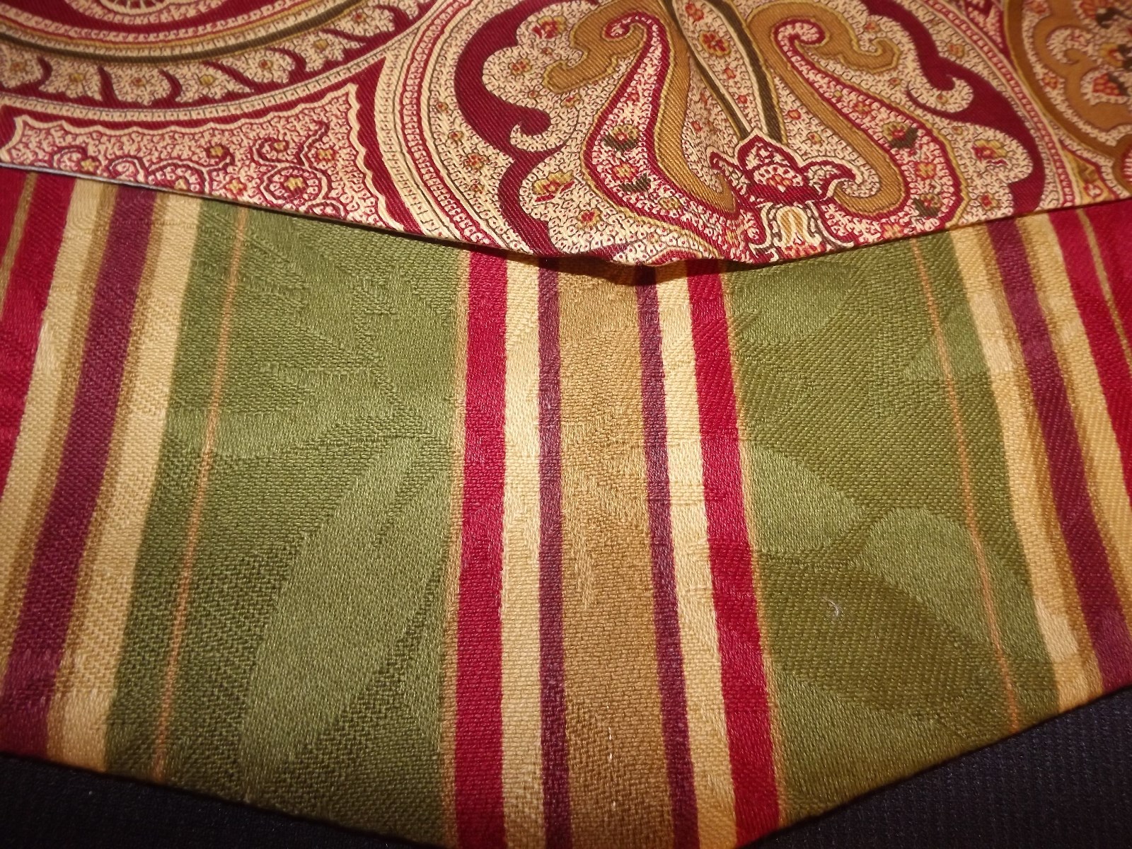 WINDOW VALANCE V-SHAPED BURGANDY GOLD GREEN 42X12 16.5″ center PAISLEY STripes