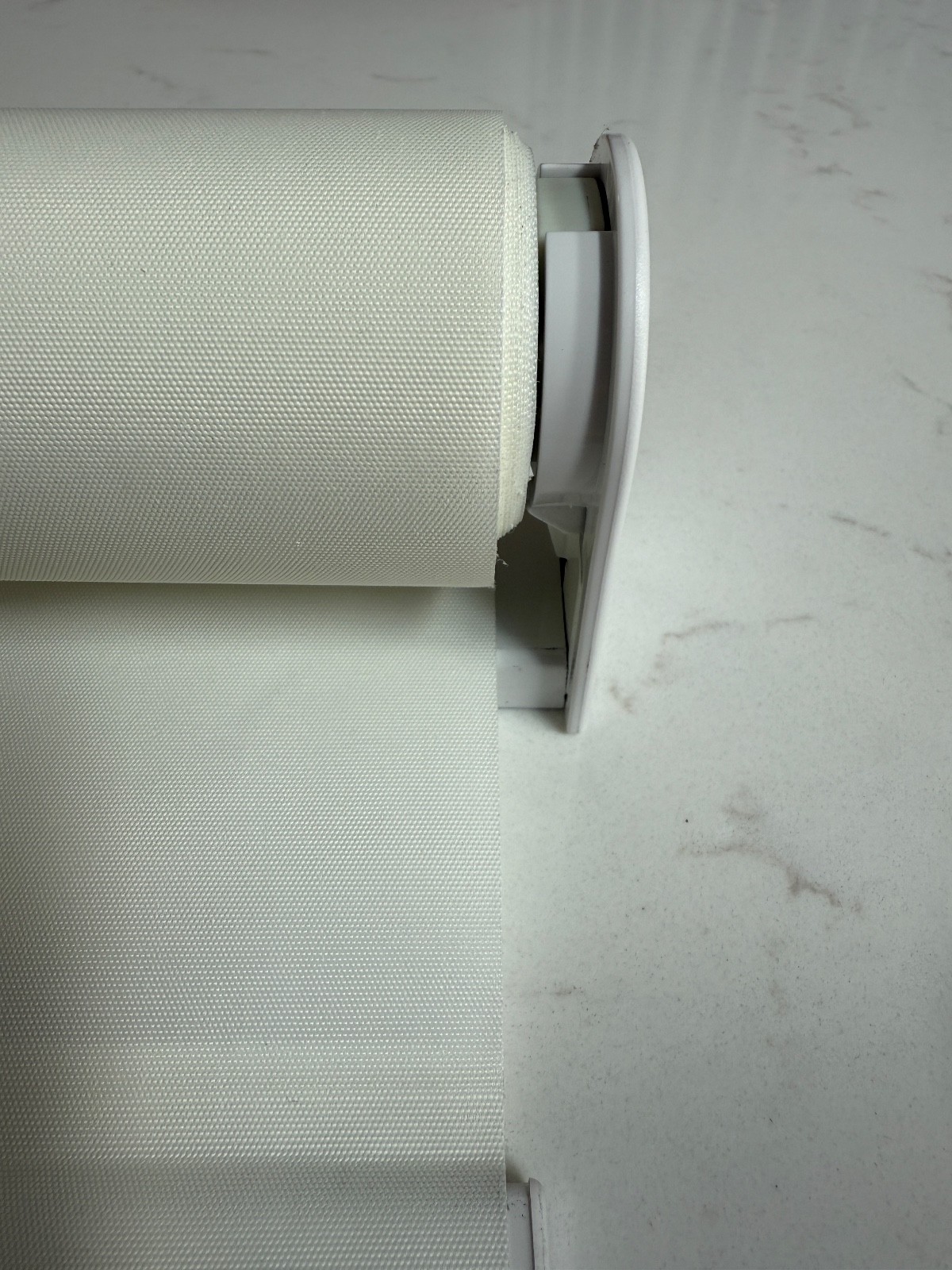 NEW Lutron Triathlon Motorized Roller Shade – 73 1/8″ W x 65″ H – White Fabric