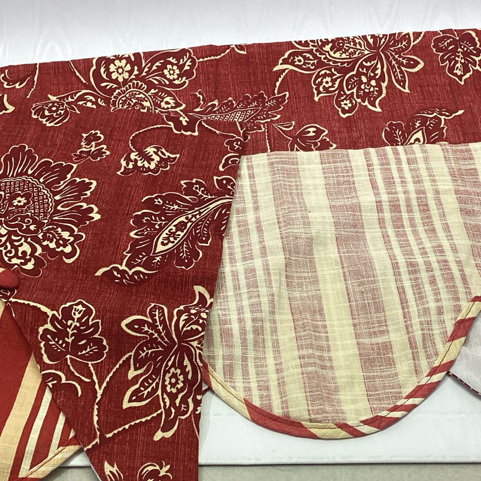 NEW Waverly Williamsburg Deep Ruby Tiered Scalloped Valance Red Gold 52 x 18