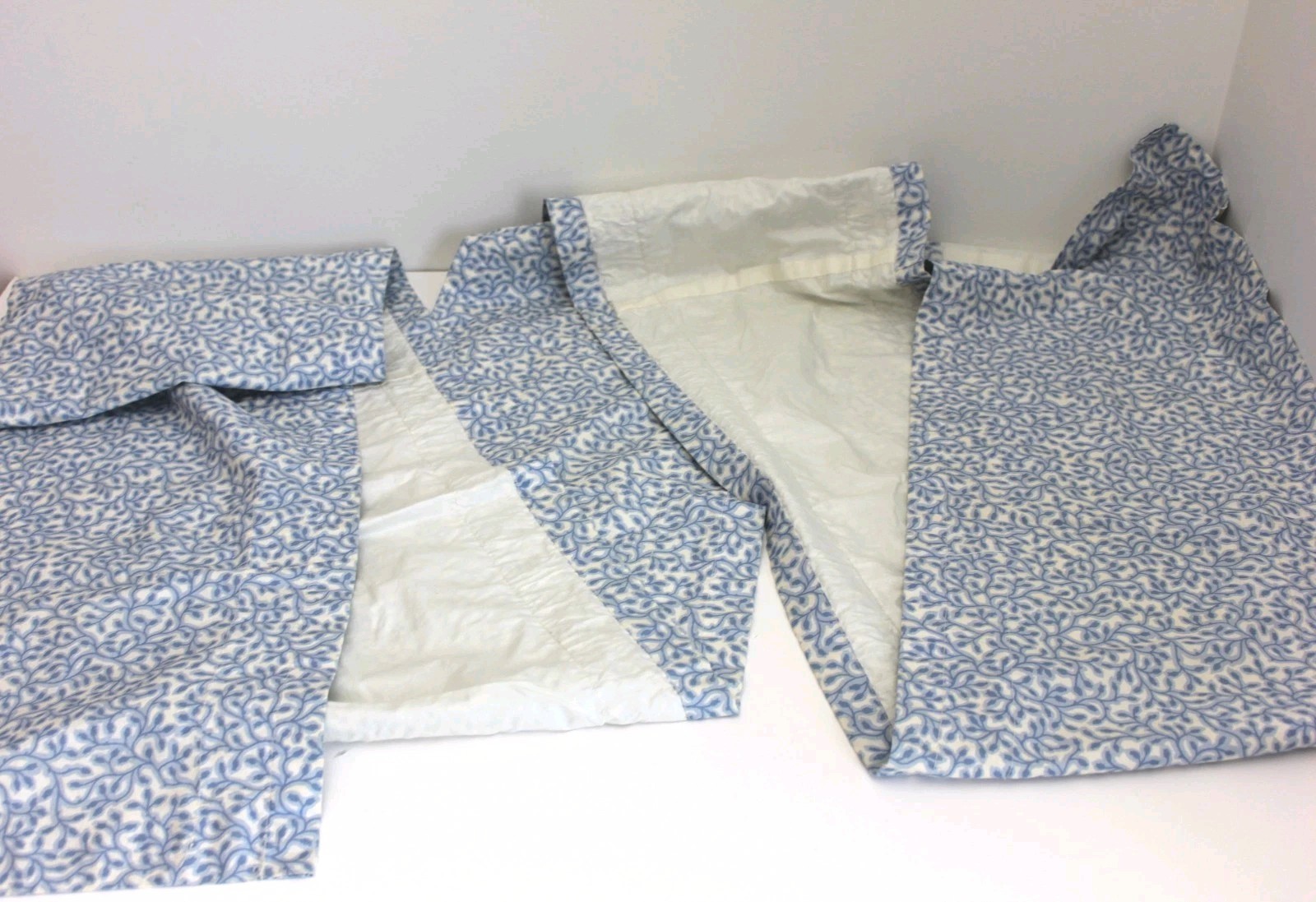 Custom Botanical Valance 150″ Blue & White Rose Hips Lined Dual Rod Pocket Vtg