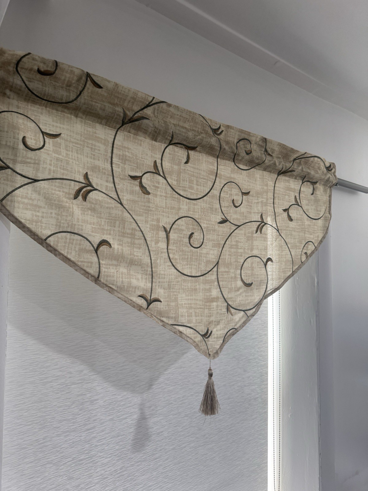 Style selection red pocket valance Embroidery set Of 4