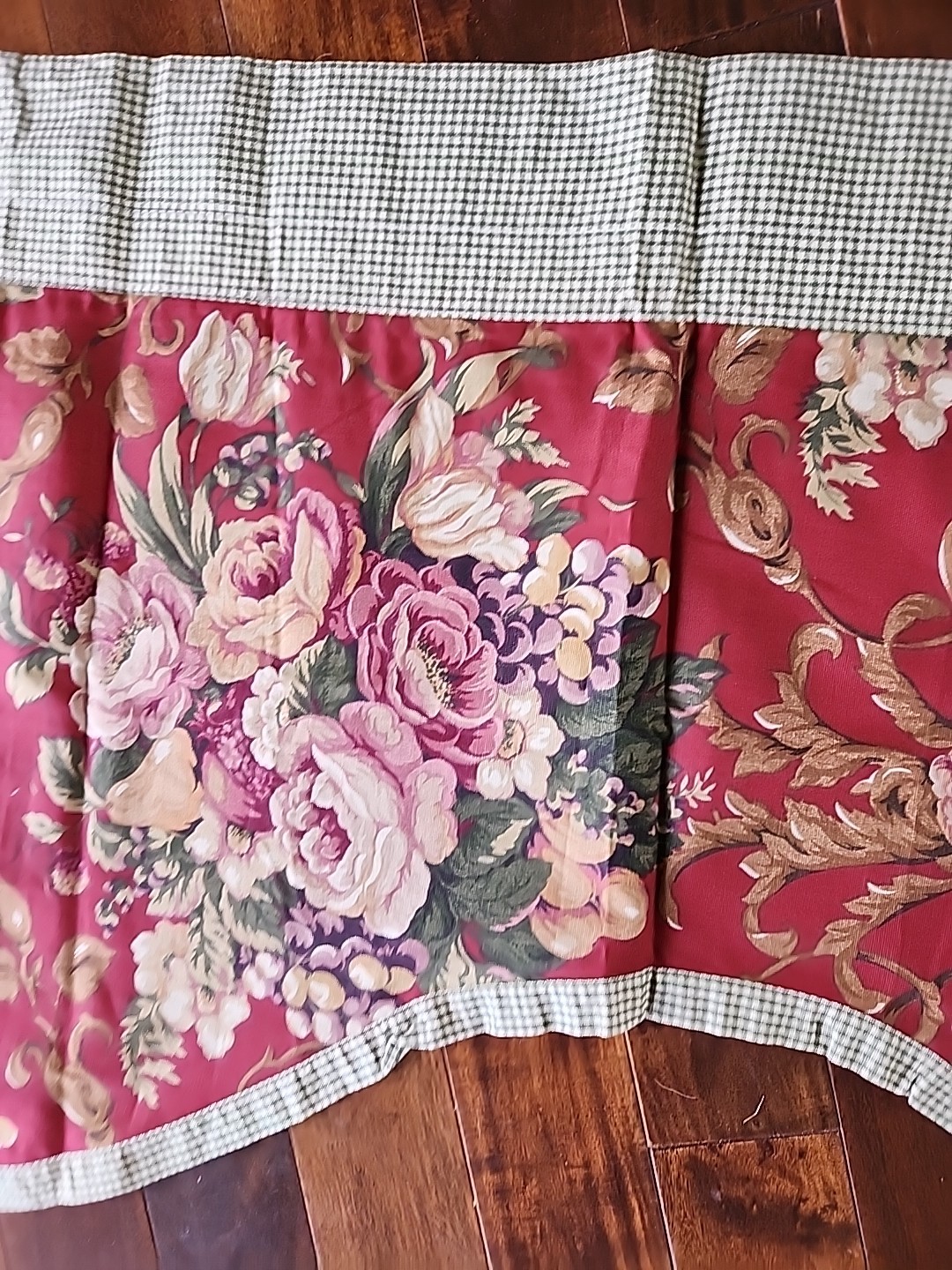 Raymond Waites Tilling Garden DEEP RED Floral Grapes Check Valance 25″x102″