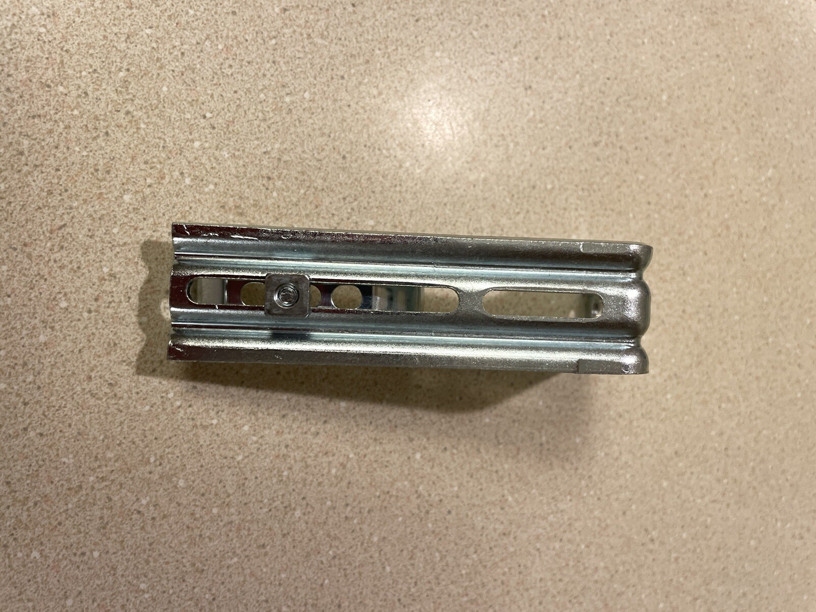 G-71 HEADRAIL VERTICAL BLIND OUTSIDE MOUNT BRACKET: GRABER – NEW – GRABER