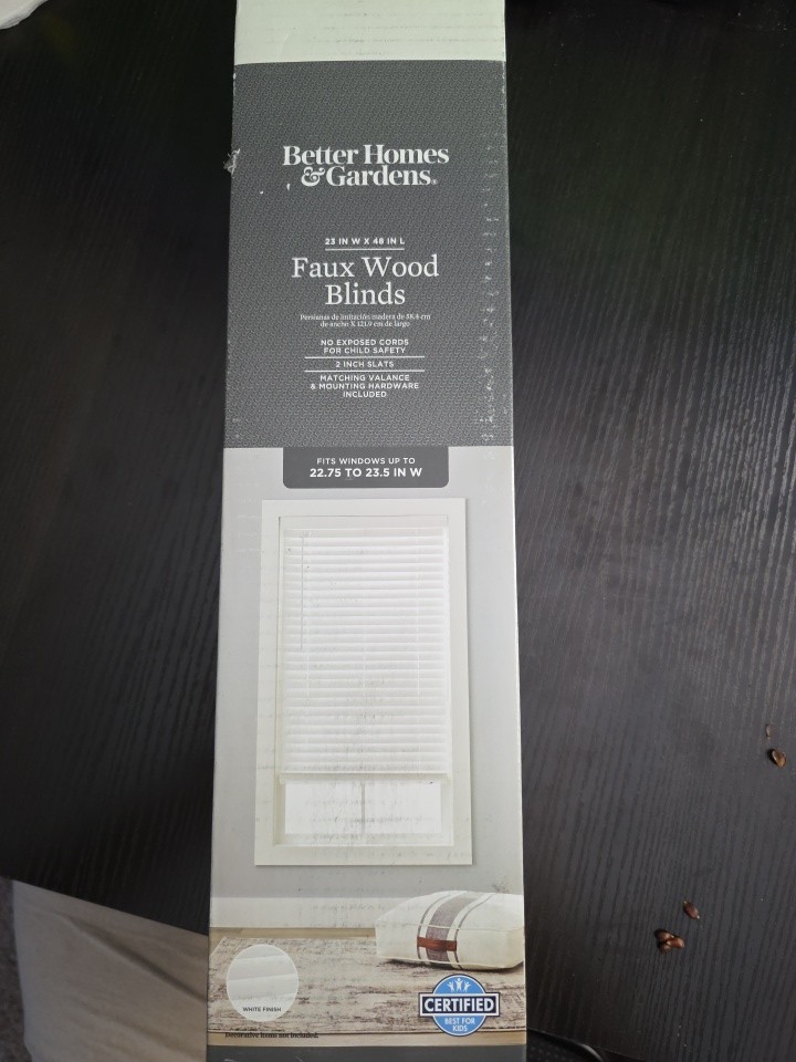 Better Homes and Gardens 2″ Faux Wood Finished PVC Window Blind, White 23″ x 48″