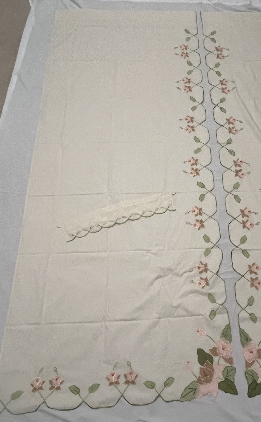 VTG Embroidered Scalloped Curtains Flowers Leaves with Tie Backs 70”x84” Spring
