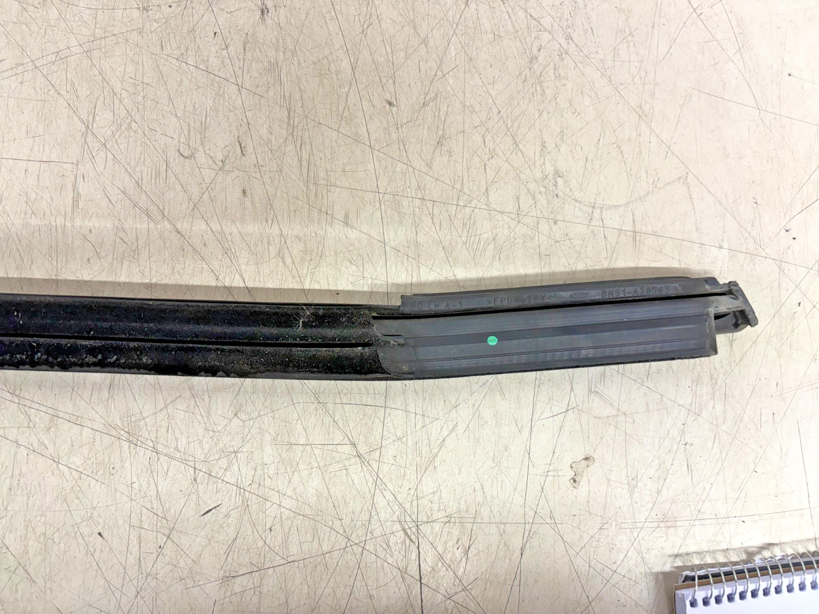 2012 FORD FOCUS LEFT FRONT BLACK DOOR GLASS WEATHER WINDOW STRIP TRIM OEM