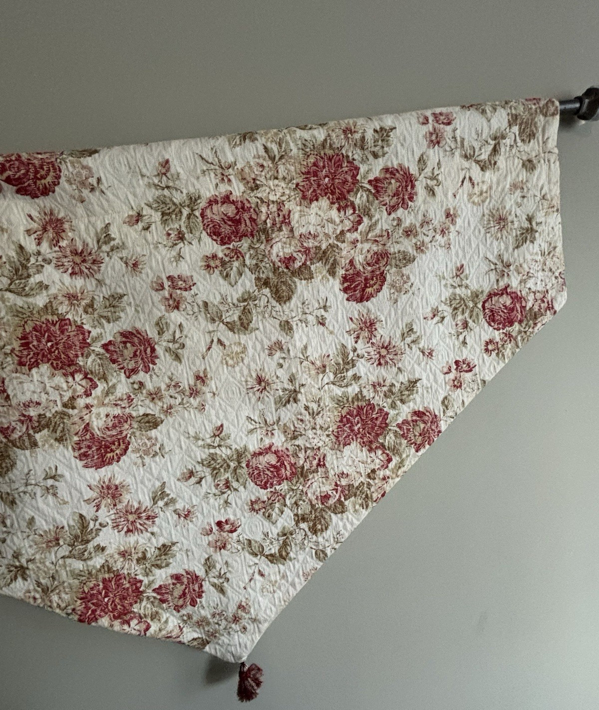 4 floral Ascot Valance window Treatment Red Cream Lined Tassel Handmade 41″x25″